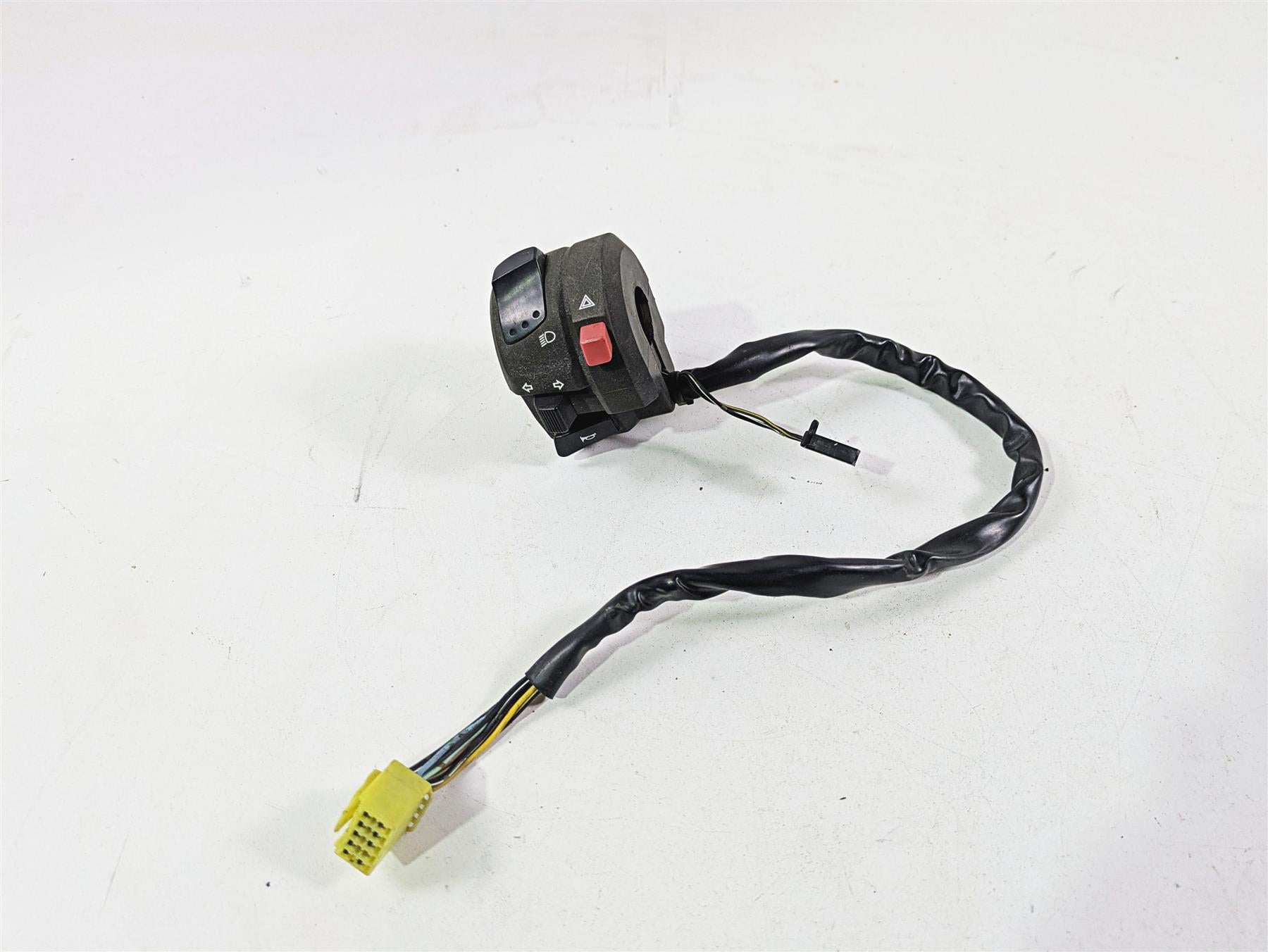 2006 Suzuki GSXR1000 K6 Left Hand Turn Signal Control Switch 37400-29G10 {{ shop.shopifyCountryName }} - Mototech271