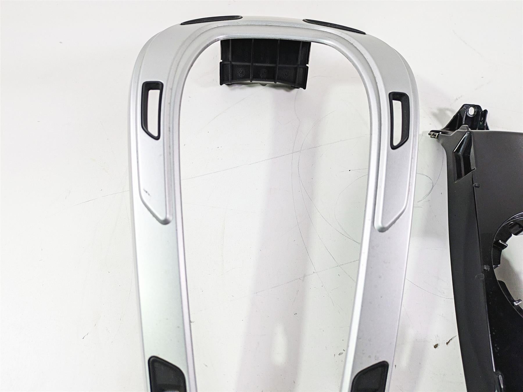 2009 BMW R1200RT K26 Center Tank Cover & Luggage Rack 46637682974 {{ shop.shopifyCountryName }} - Mototech271