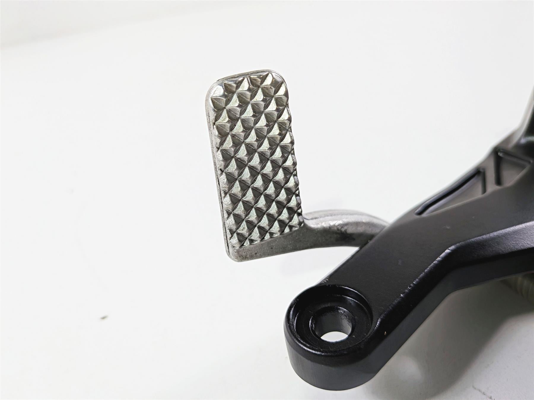 2024 Yamaha YZF R1 RN65 Front Right Peg Mount & Brake Pedal Read 2CR-27443-00-00 {{ shop.shopifyCountryName }} - Mototech271