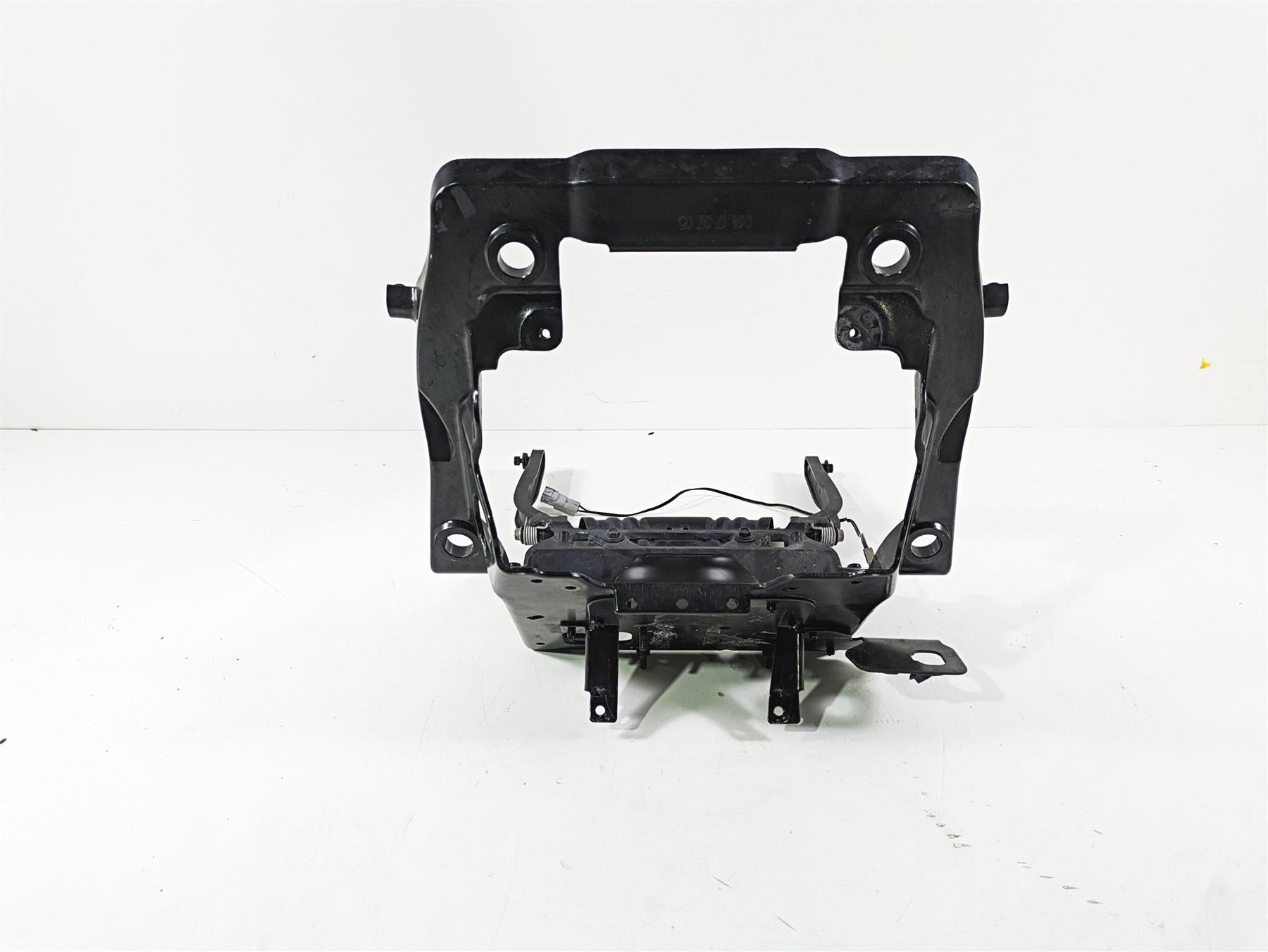 2018 Indian Chieftain Dark Horse Front Fairing Mount Holder Carrier 1020734 {{ shop.shopifyCountryName }} - Mototech271