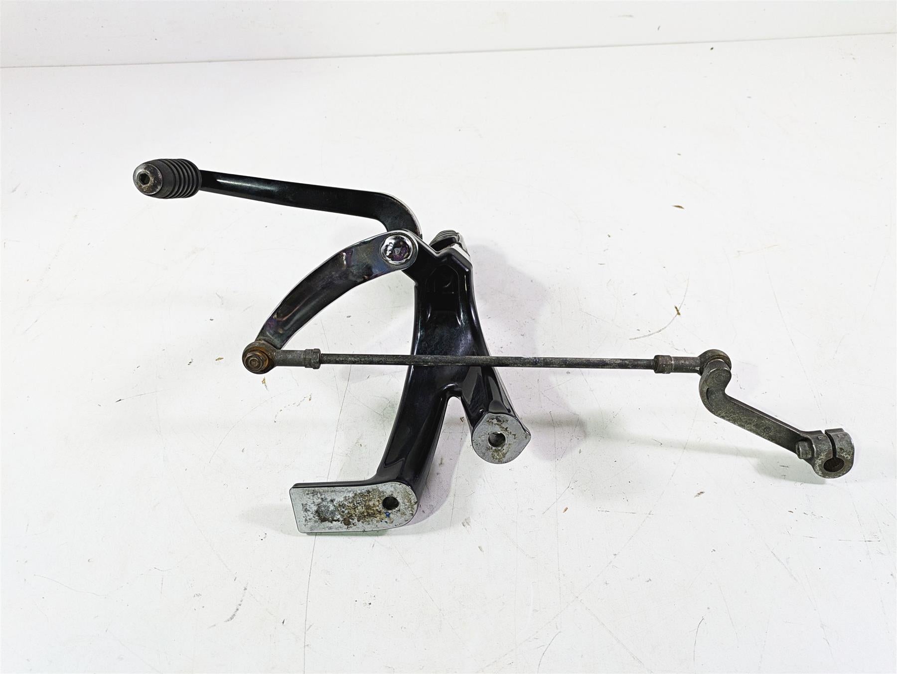 2018 Harley Softail FXFBS Fat Bob Left Rider Footpeg & Shifter 33600134 33600211 {{ shop.shopifyCountryName }} - Mototech271