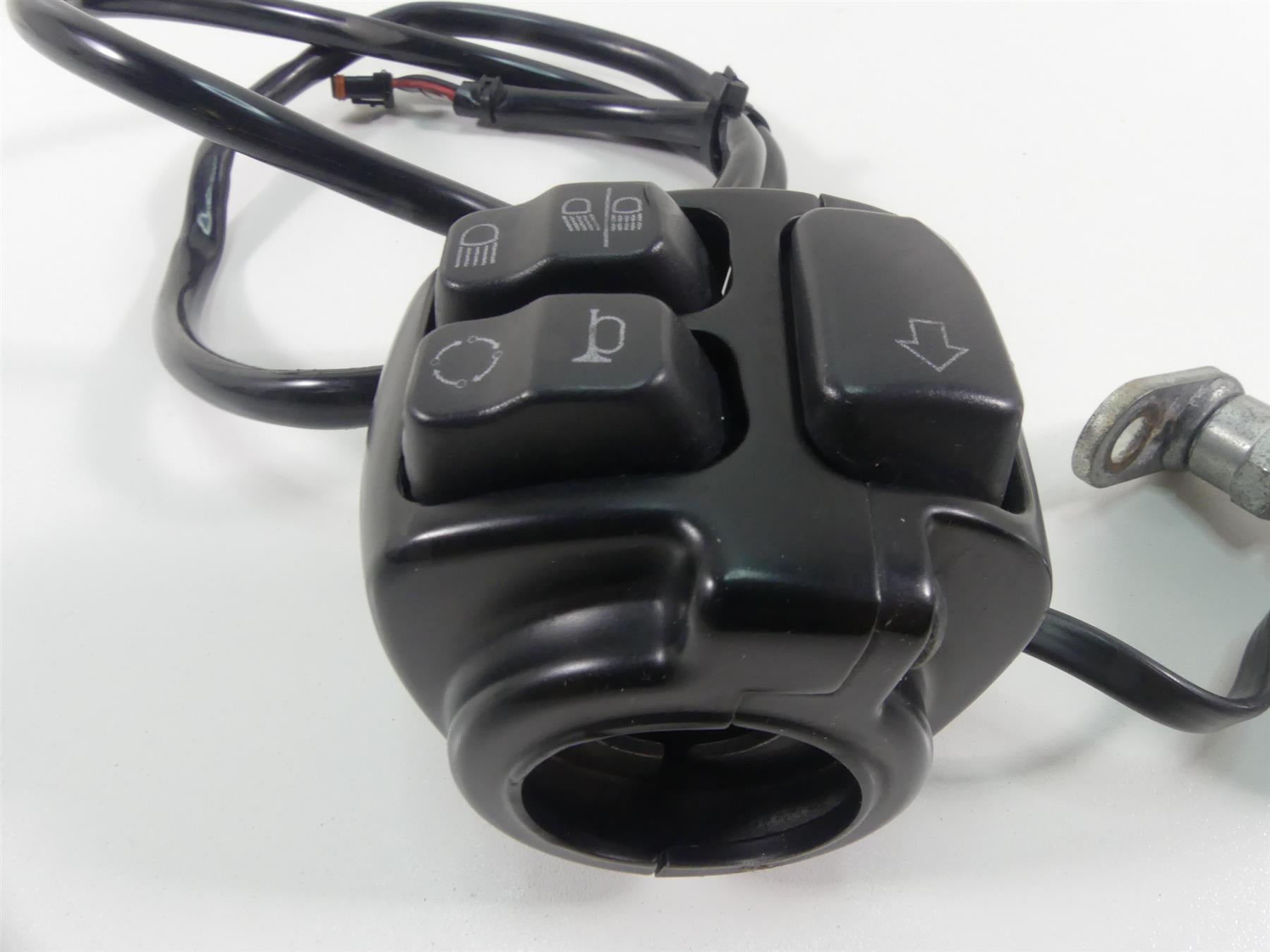 2017 Harley Dyna FXDB Street Bob Left Hand Control Switch & Blinker 71500372A {{ shop.shopifyCountryName }} - Mototech271