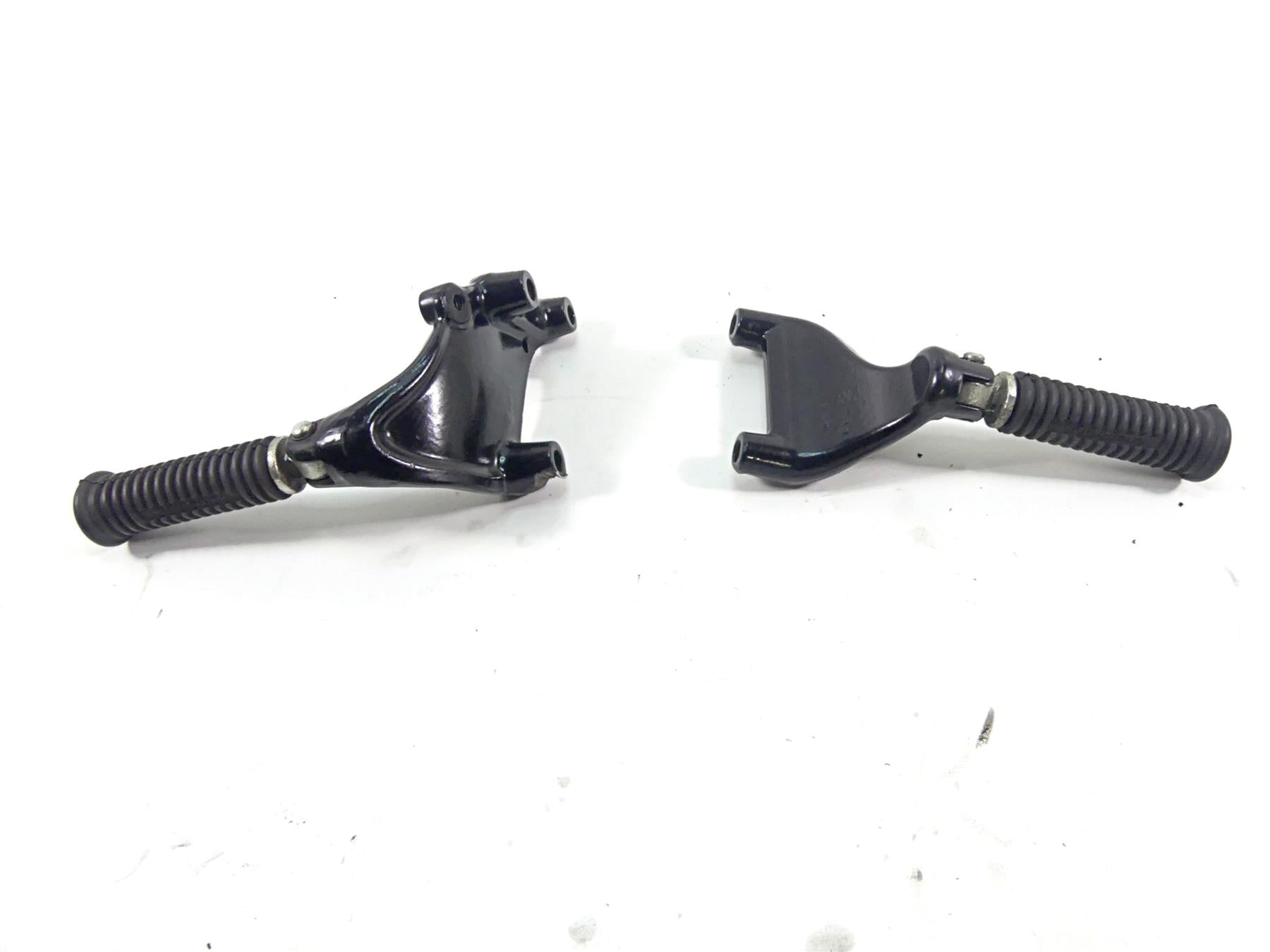 2017 Harley XL1200 CX Sportster Roadster Rear Passenger Foot Peg Set 49315-04