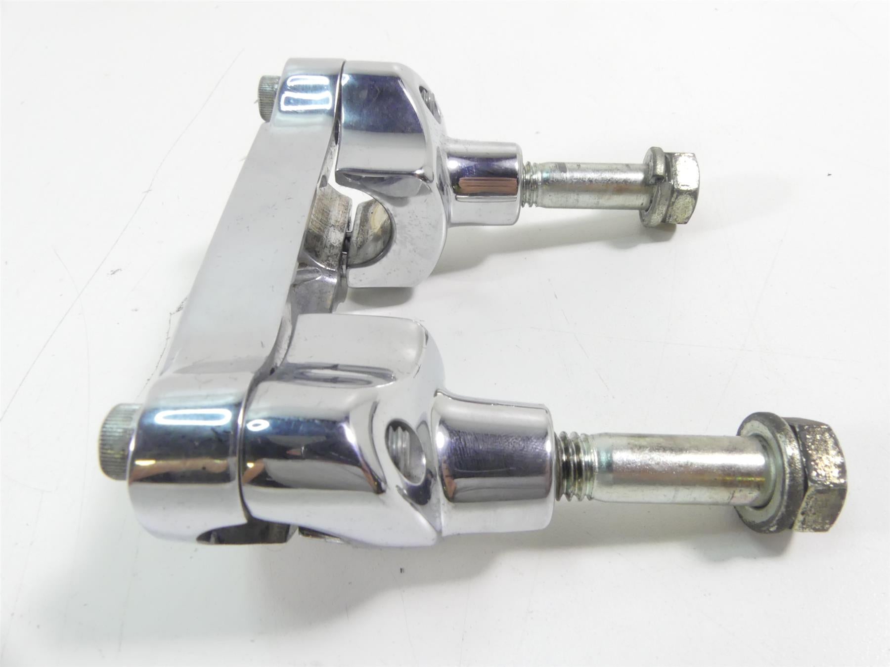2004 Harley Softail FLSTFI Fat Boy Handlebar Handle Bar Riser Set 56567-86B {{ shop.shopifyCountryName }} - Mototech271