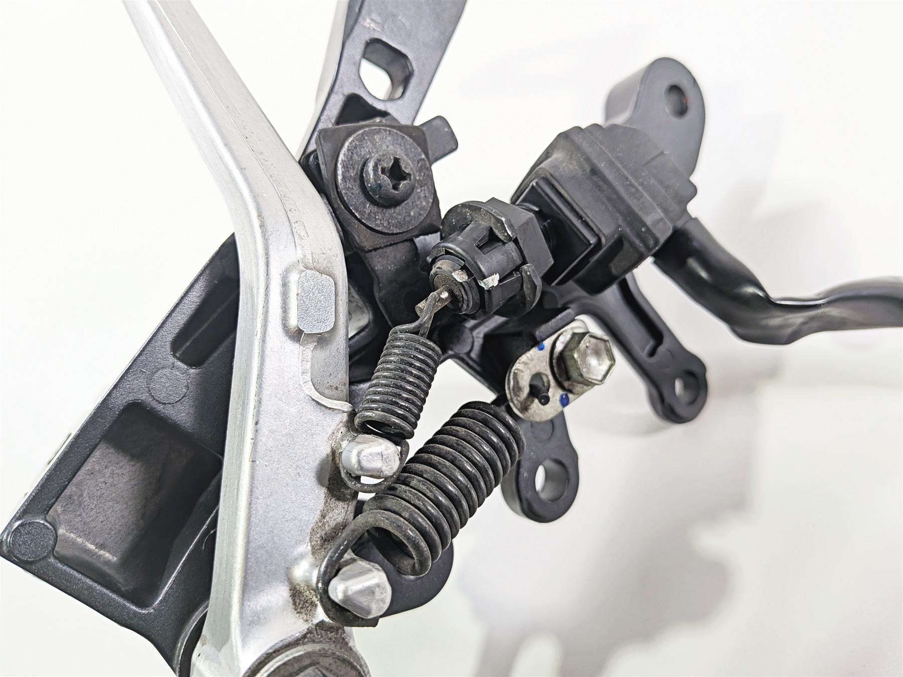 2023 Yamaha MT10 MTN1000 Right Front Footpeg & Brake Pedal B67-27443-10-00 {{ shop.shopifyCountryName }} - Mototech271