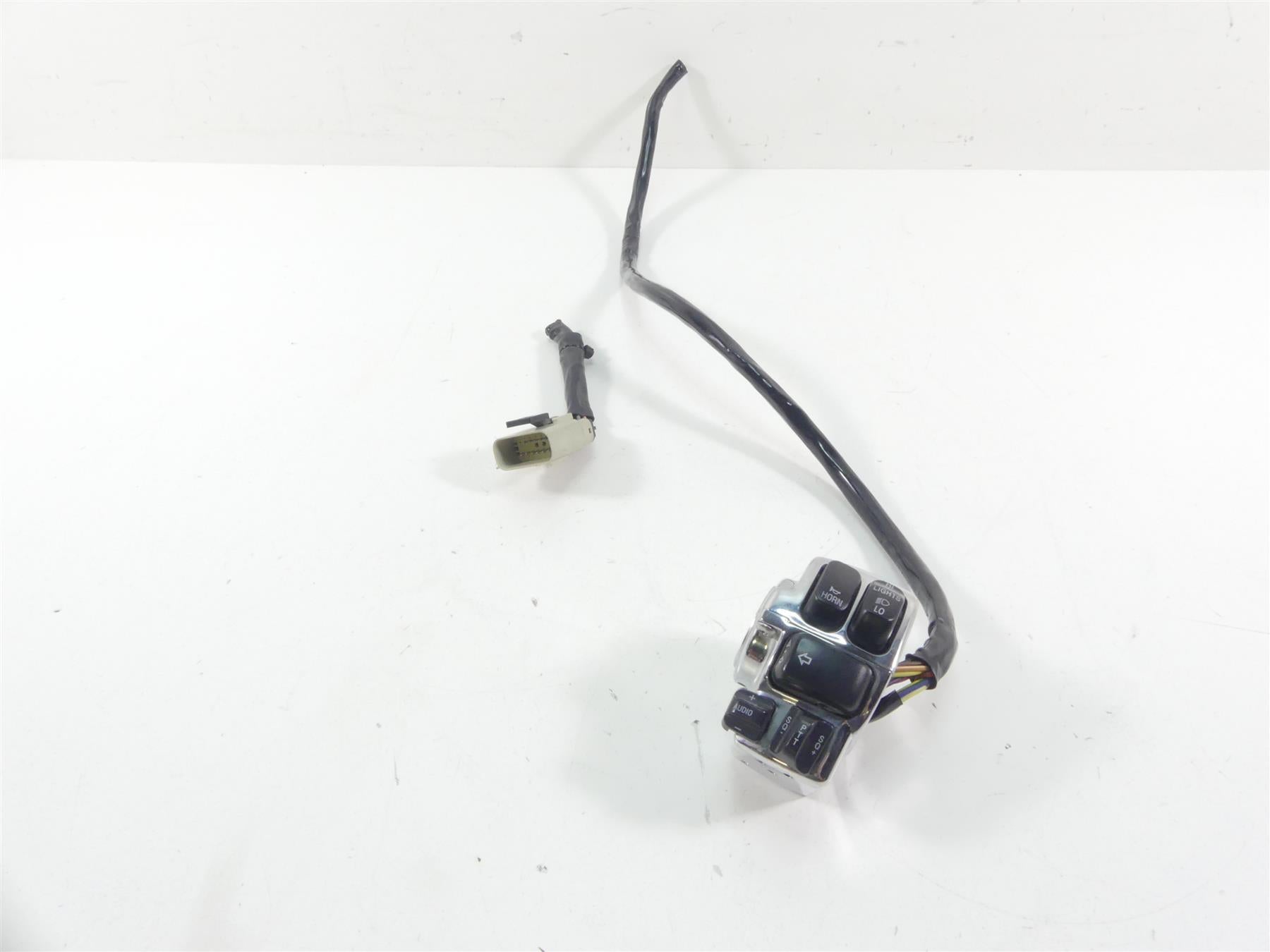 2007 Harley FLHTCU SE CVO Electra Glide Left Hand Audio Control Switch 71682-06 {{ shop.shopifyCountryName }} - Mototech271
