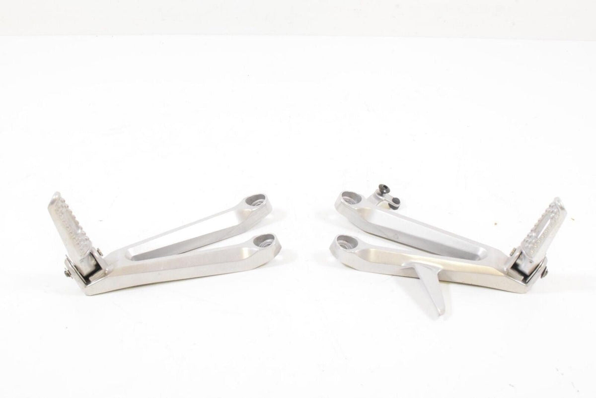 2004 Honda CBR1000RR CBR1000 RR Rear Passenger Footpeg Foot Peg Rest 50760-MEL-0 {{ shop.shopifyCountryName }} - Mototech271