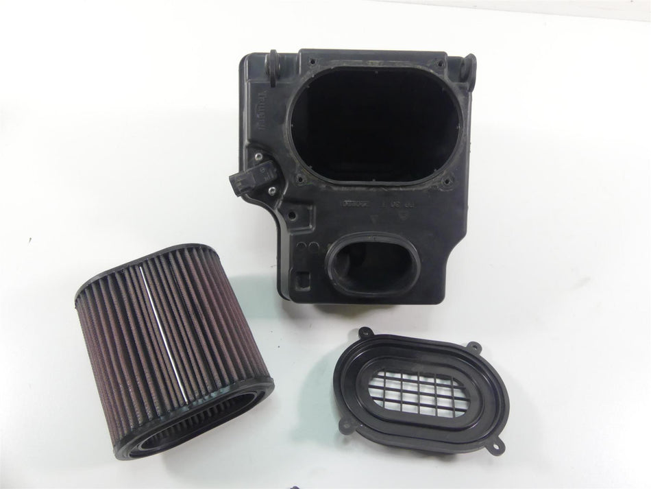 2013 Triumph Rocket 3 Touring Center Air Box Cleaner Breather Filter T2202200 {{ shop.shopifyCountryName }} - Mototech271