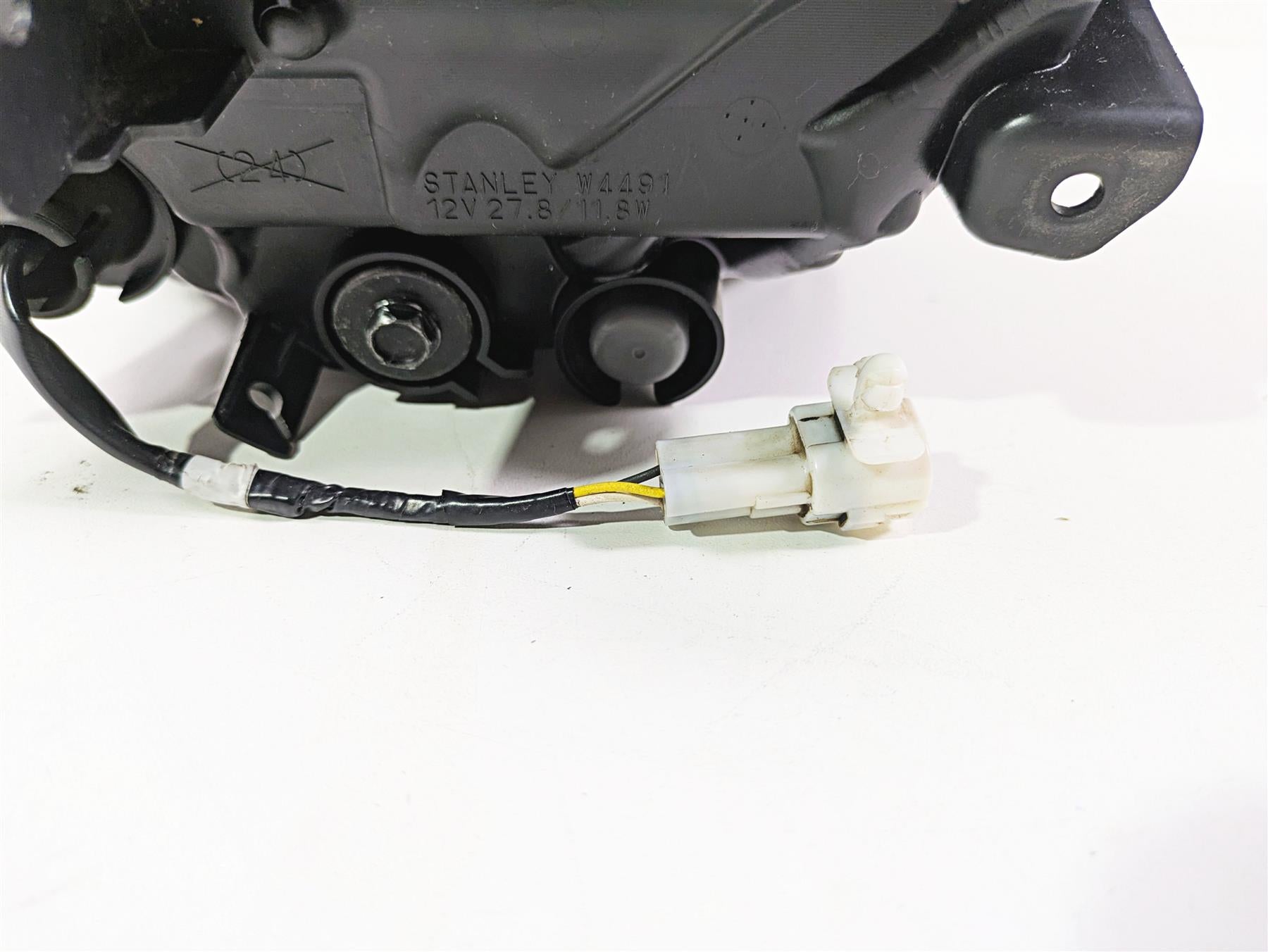 2023 Suzuki GSX1300 RR Hayabusa Headlight Head Light Lamp - Read 35100-10L00 {{ shop.shopifyCountryName }} - Mototech271