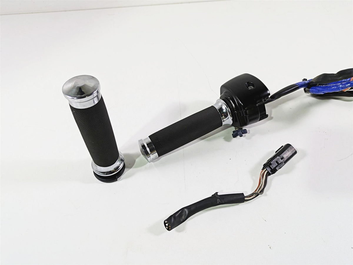 2009 Harley FLSTSB Cross Bones Right Hand Control Switch - Read 71684-06A {{ shop.shopifyCountryName }} - Mototech271
