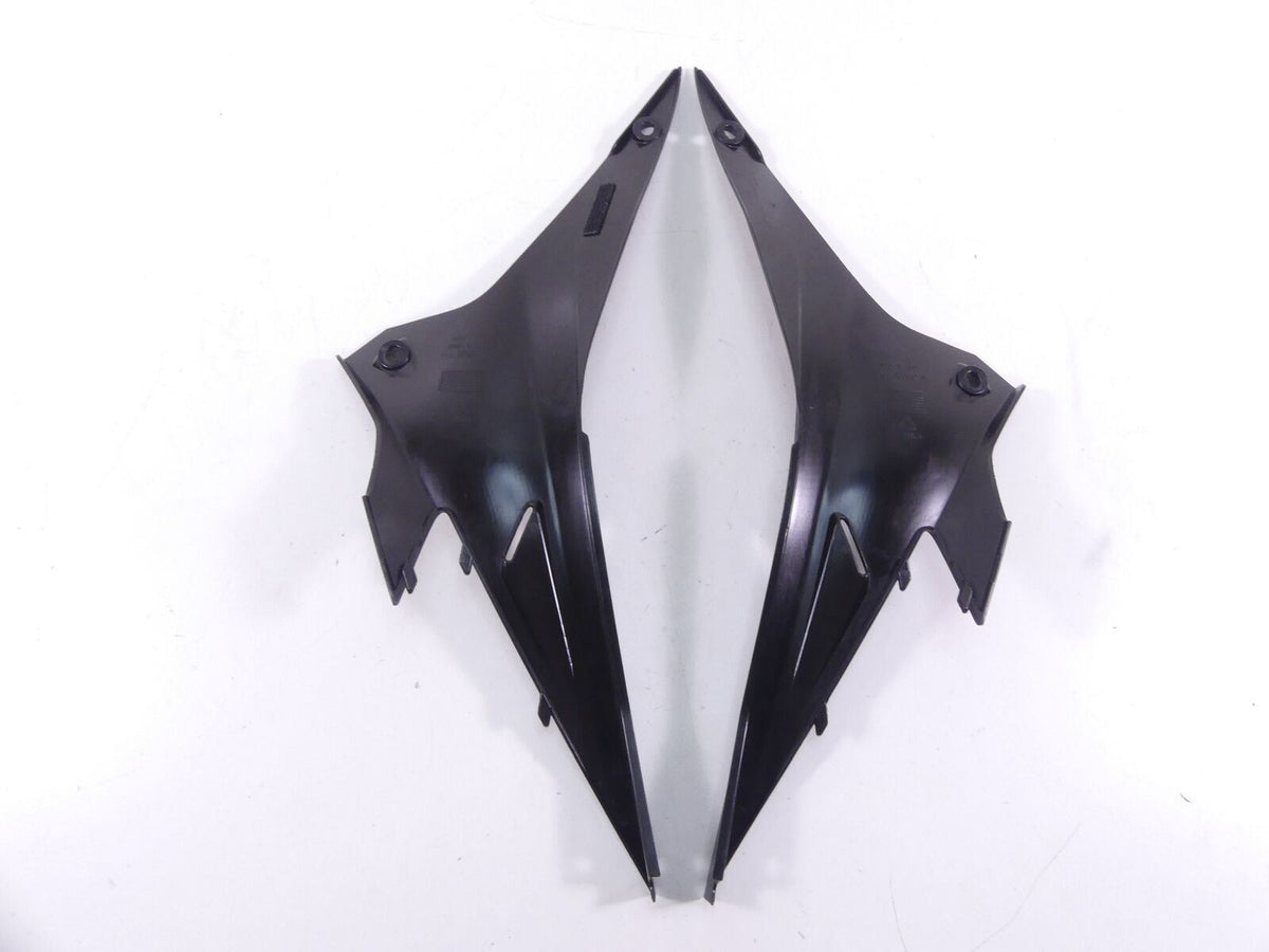 2016 Aprilia RSV 1100 Tuono V4 RR Undertank Side Cover Fairing Set 858833 85883 {{ shop.shopifyCountryName }} - Mototech271