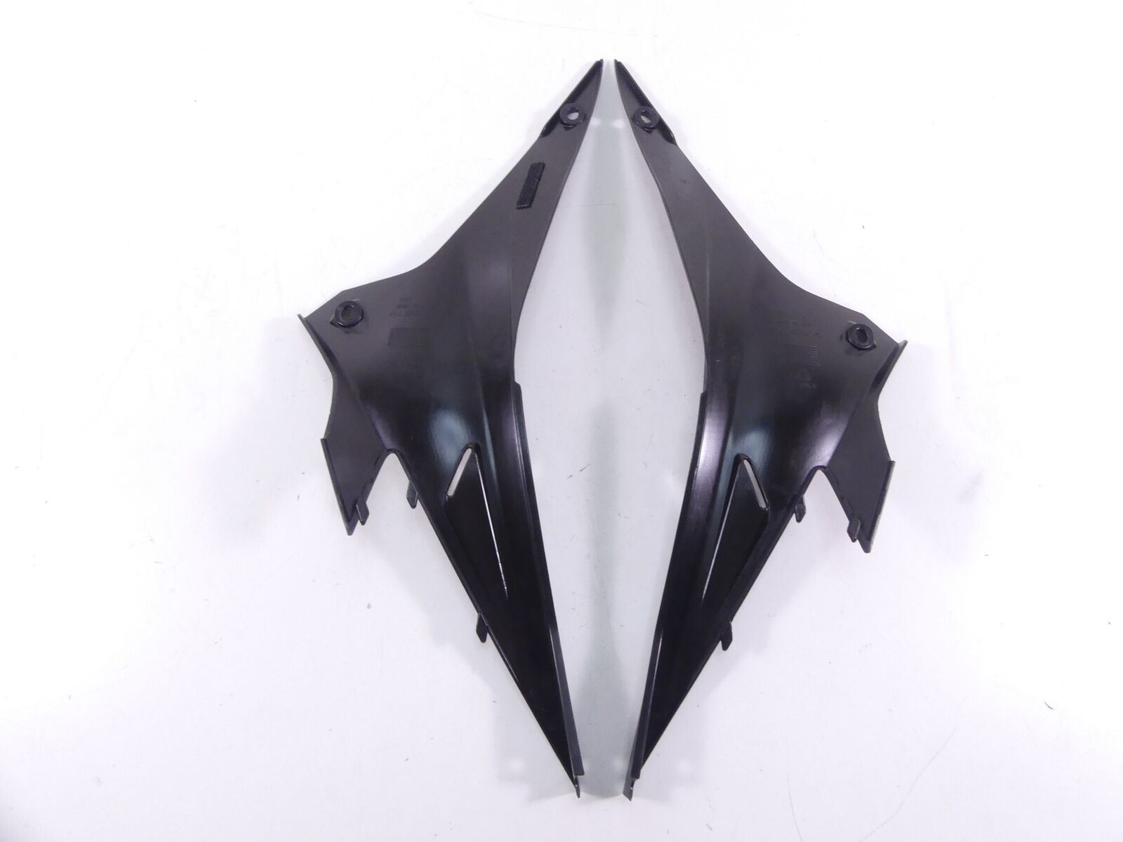 2016 Aprilia RSV 1100 Tuono V4 RR Undertank Side Cover Fairing Set 858833 85883 {{ shop.shopifyCountryName }} - Mototech271