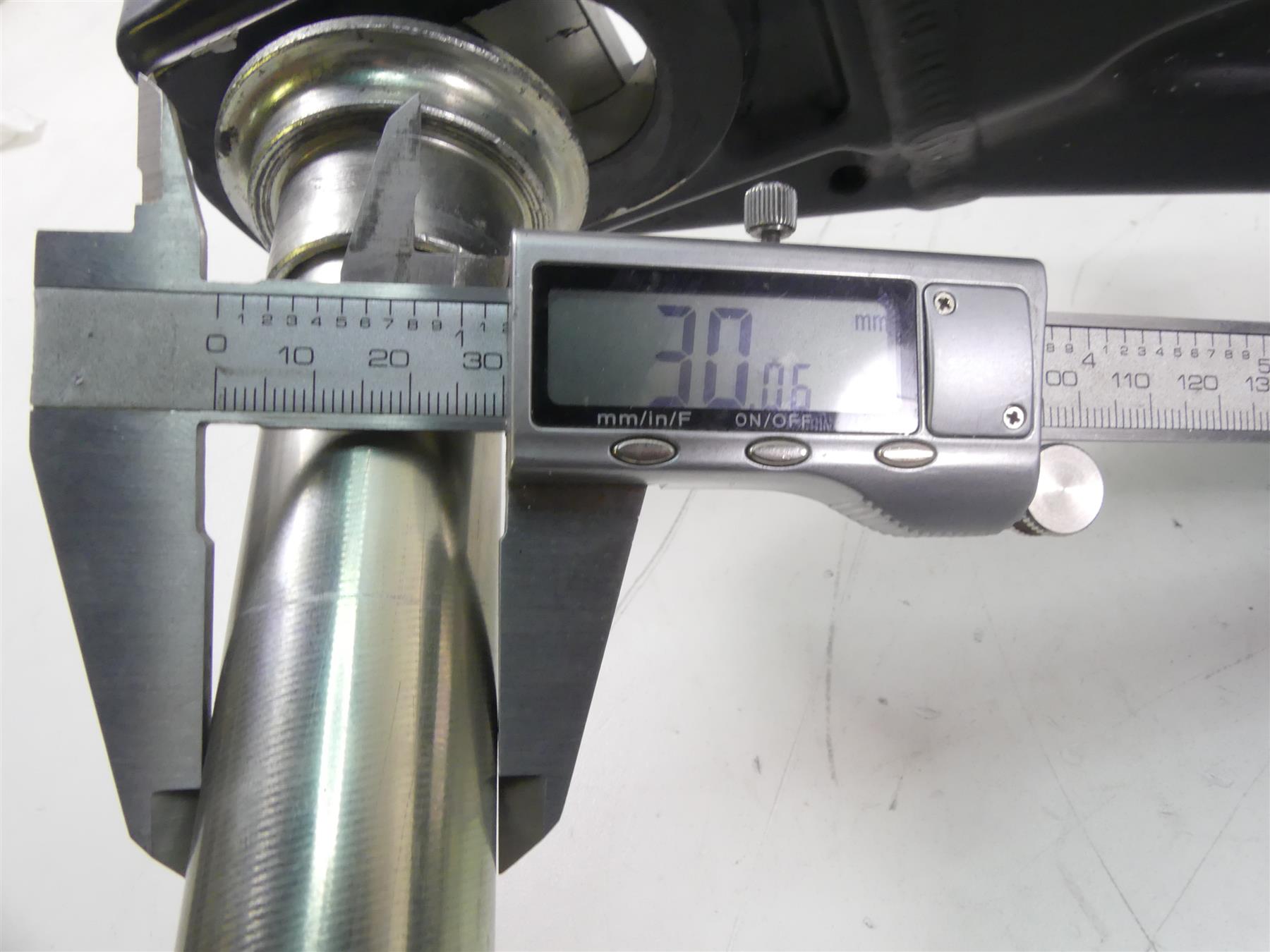 2006 Ducati 999 Biposto Rear Swingarm Swing Arm + 30mm Axle 37010442A {{ shop.shopifyCountryName }} - Mototech271