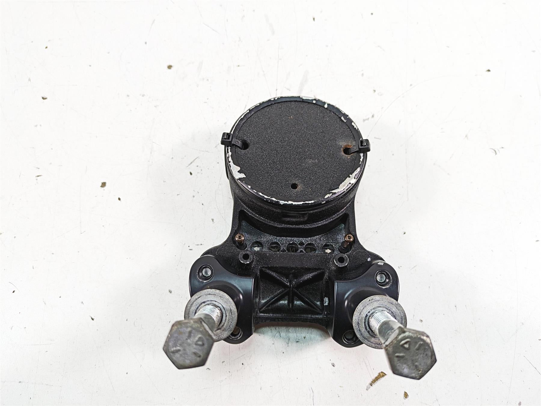 2019 Harley XL883N Sportster Iron Speedometer Housing & Riser 55847-05A {{ shop.shopifyCountryName }} - Mototech271