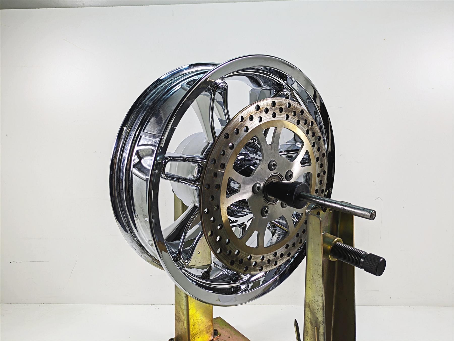 2014 Harley Touring FLHTK Electra Glide 16x5 Chisel Custom Rear Wheel 40900067 {{ shop.shopifyCountryName }} - Mototech271