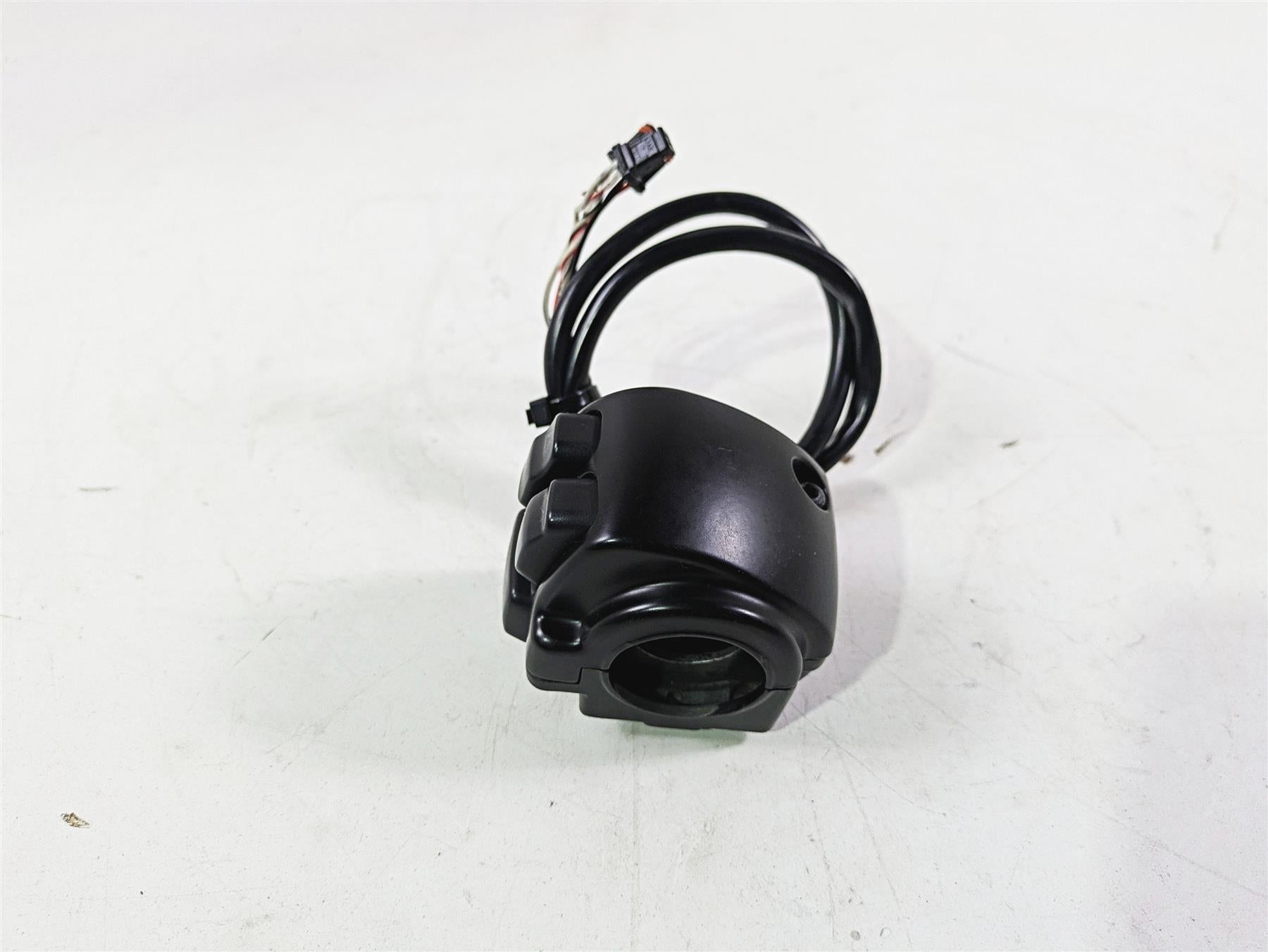 2018 Harley FXBR Softail Breakout Right Hand Start Stop Control Switch 71500462 {{ shop.shopifyCountryName }} - Mototech271