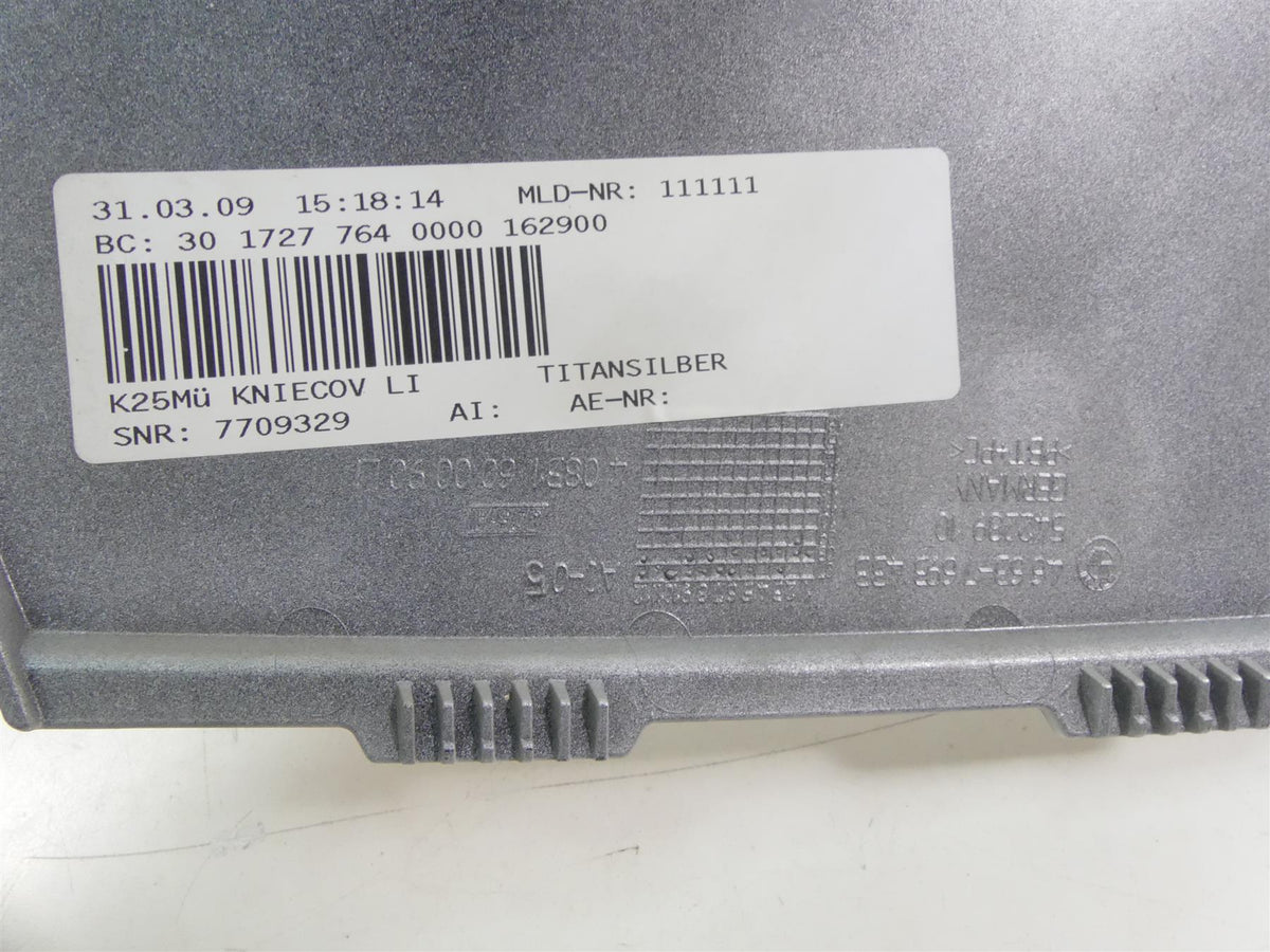 2009 BMW R1200GS K25 Left Right Between Leg Side Cover Fairing Set 46637693433 {{ shop.shopifyCountryName }} - Mototech271