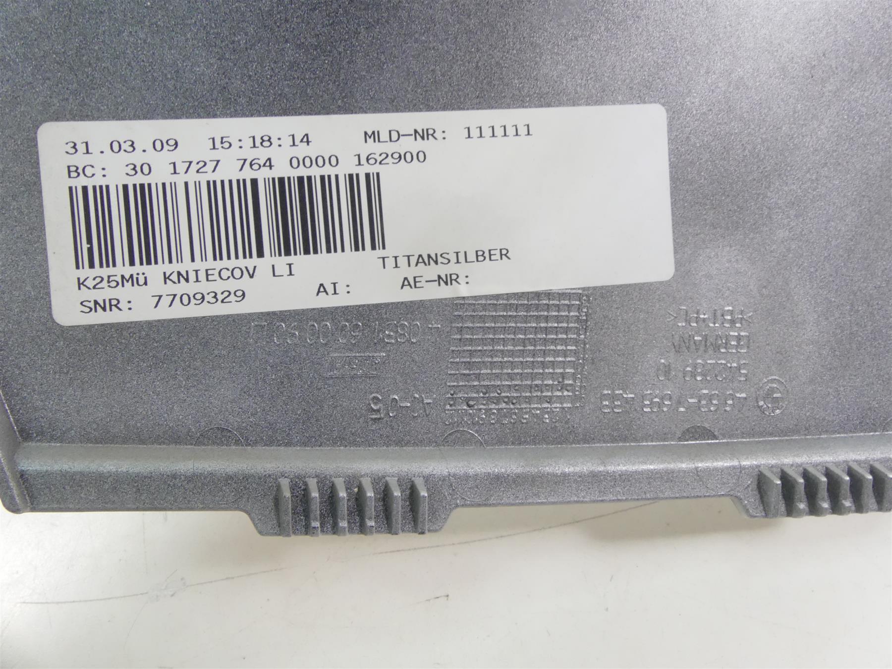 2009 BMW R1200GS K25 Left Right Between Leg Side Cover Fairing Set 46637693433 {{ shop.shopifyCountryName }} - Mototech271