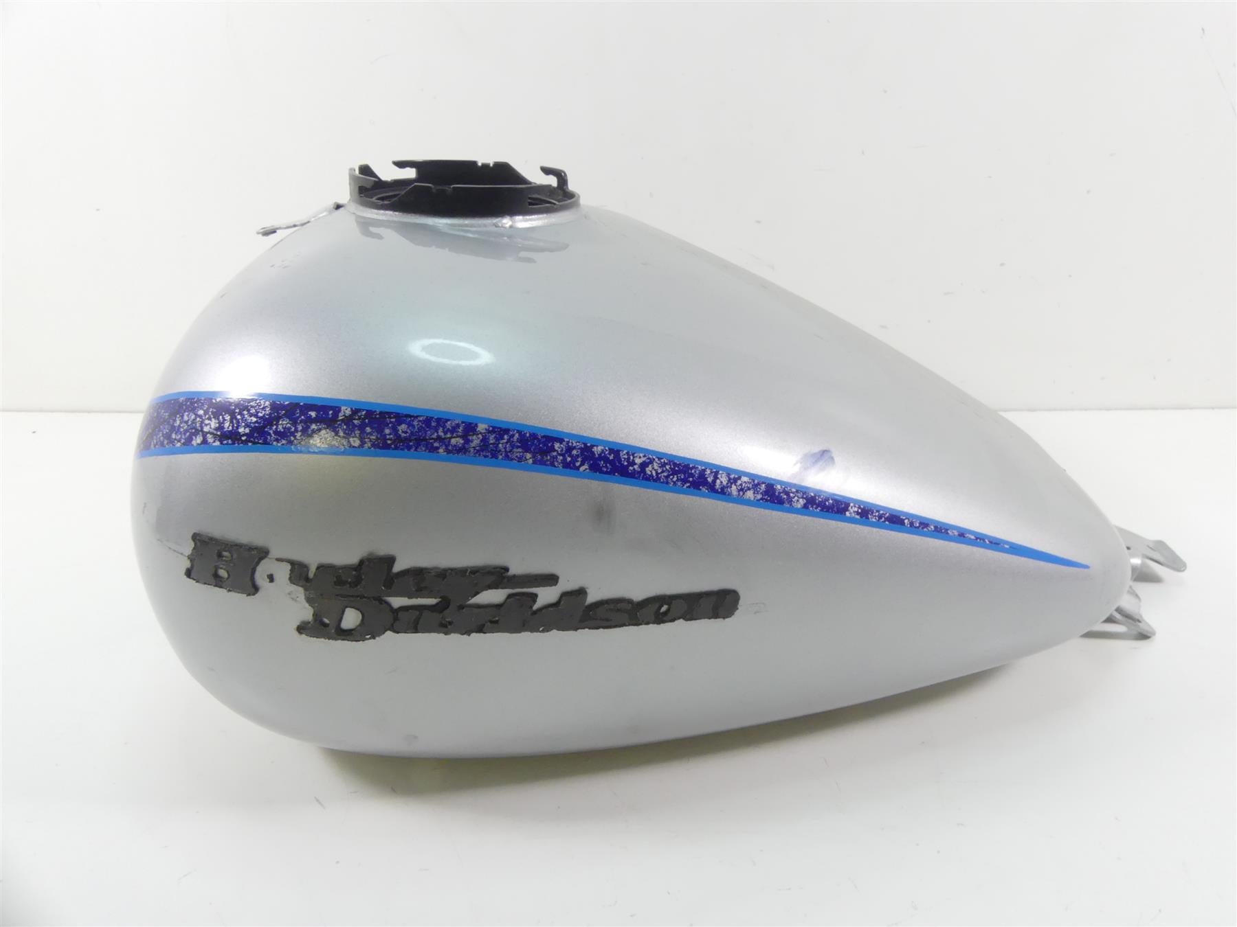2010 Harley Touring FLHX Street Glide Fuel Gas Petrol Tank -Dented 61356-08 {{ shop.shopifyCountryName }} - Mototech271