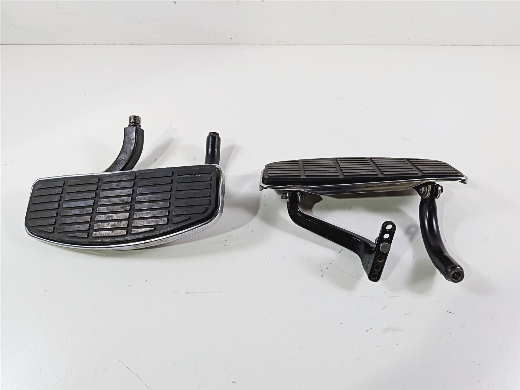 1993 Harley Touring FLHTCU Electra Glide Front Rider Floor Board Set 50621-79A {{ shop.shopifyCountryName }} - Mototech271