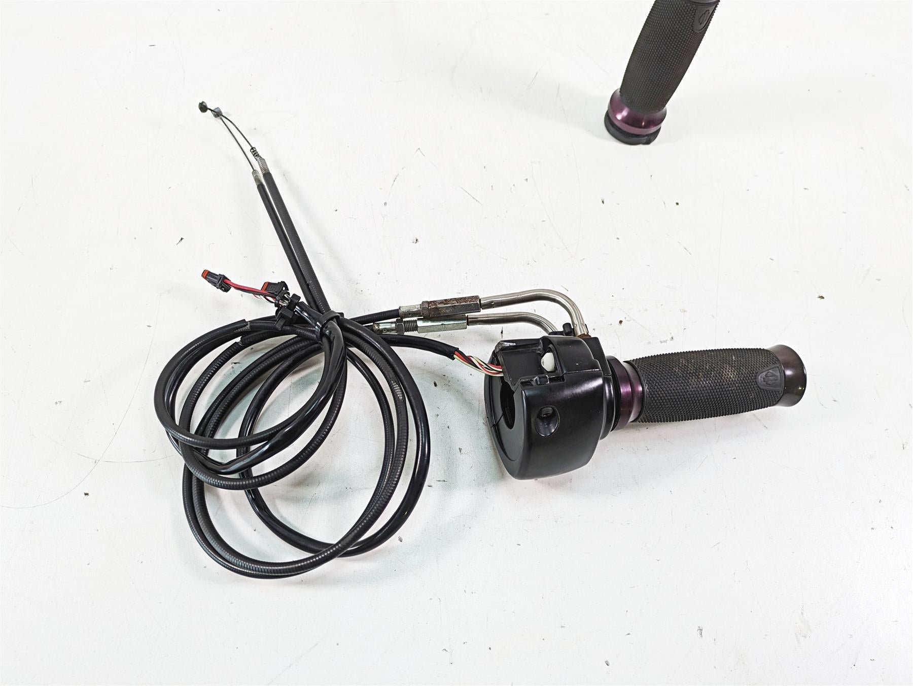 2013 Harley Softail FLSTC Heritage Classic Right Hand Control Switch 72948-12 {{ shop.shopifyCountryName }} - Mototech271