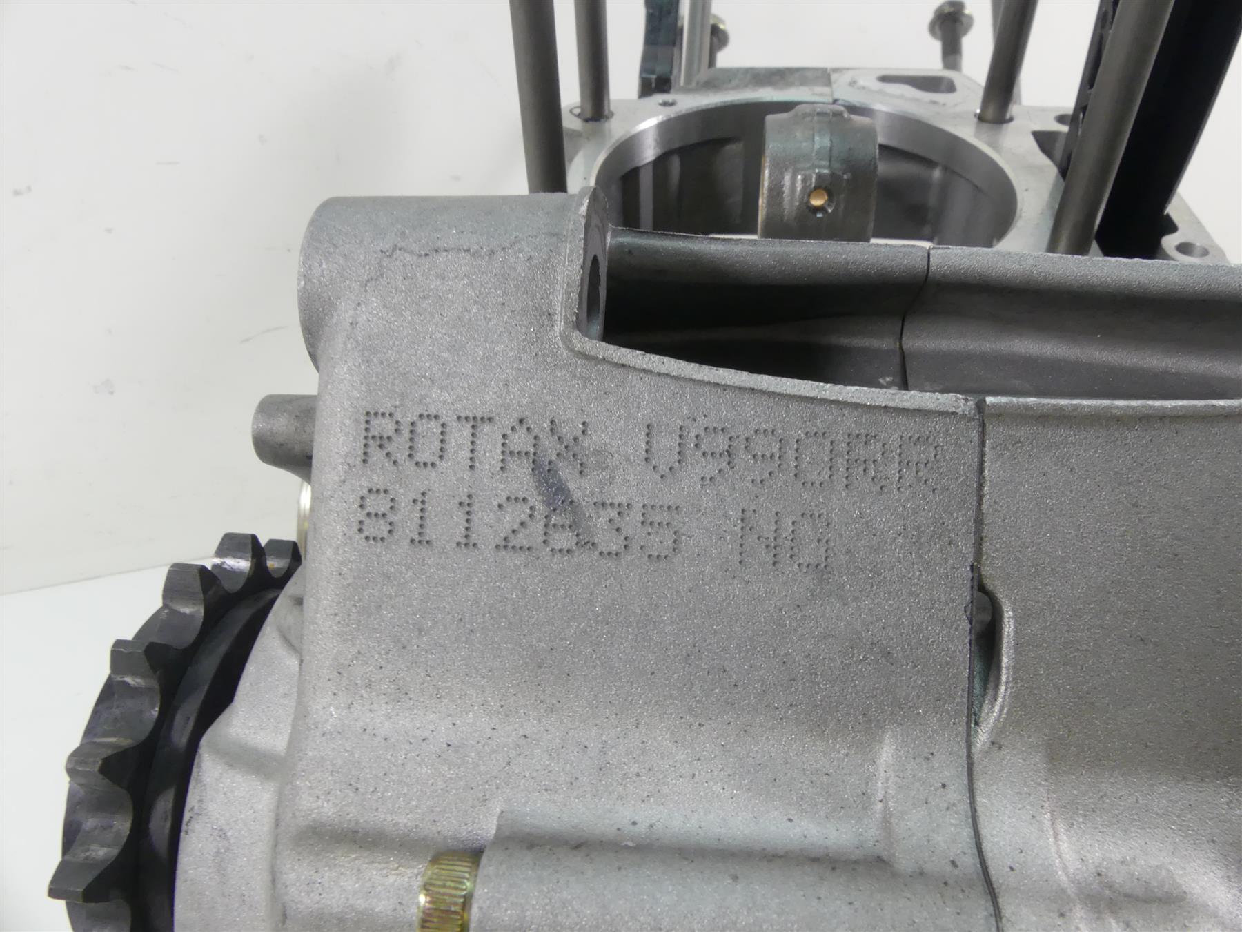 2004 Aprilia RSV1000 R Mille Engine Bottom End Crank Case Shaft Set AP0296961 {{ shop.shopifyCountryName }} - Mototech271