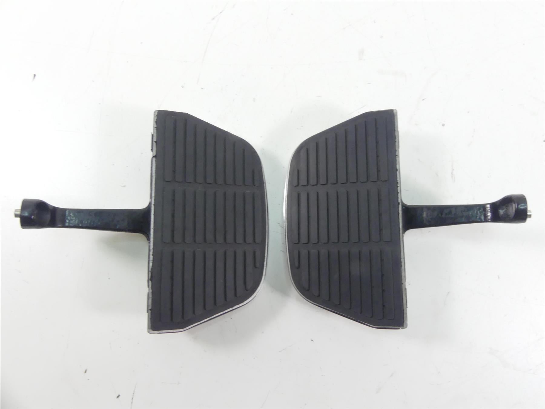 1999 Harley Touring FLHTCUI Electra Glide Rear Passenger Floor Boards 52719-93B {{ shop.shopifyCountryName }} - Mototech271