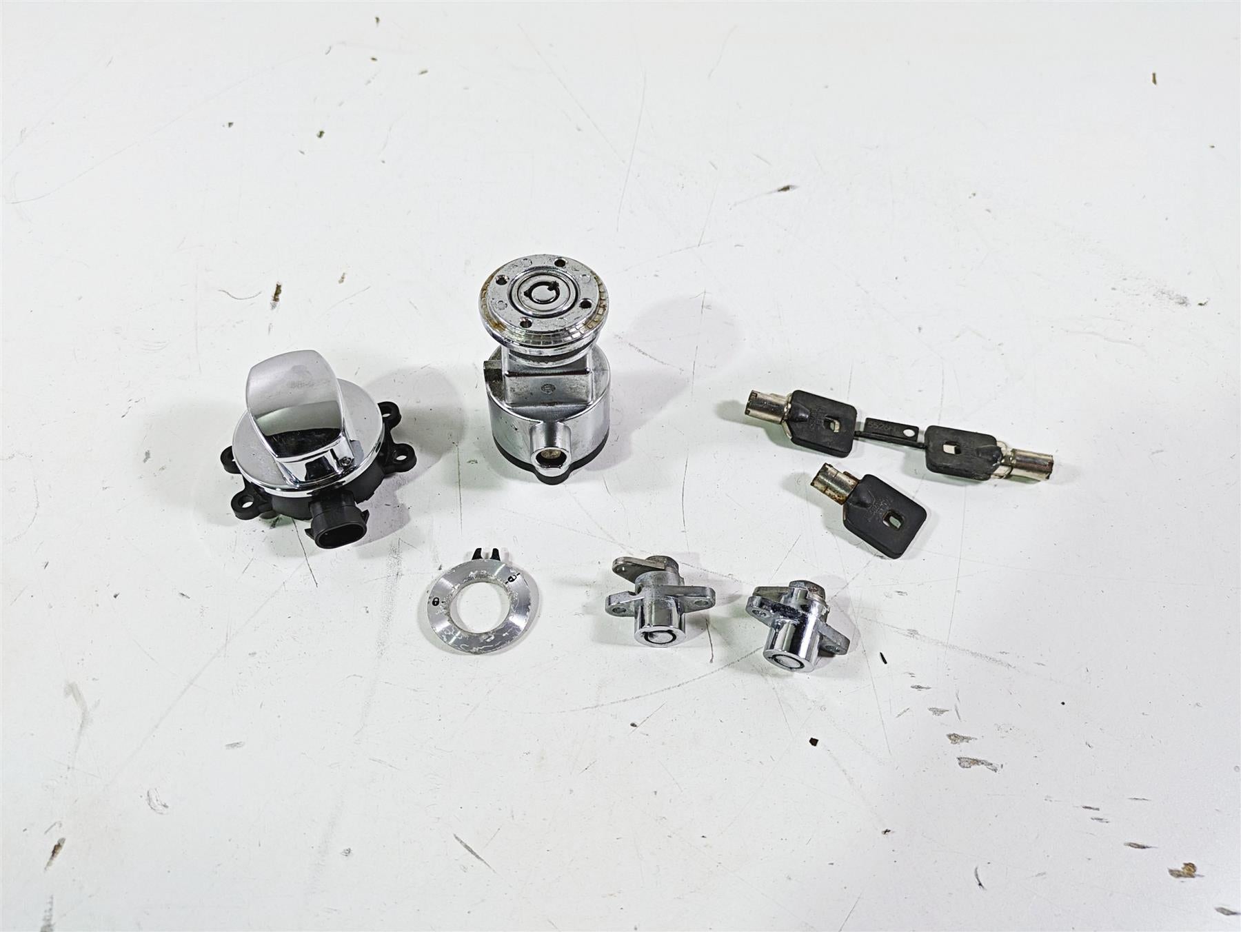 2012 Harley FLD Dyna Switchback Ignition Switch Saddlebag Key Lock Set 71304-04 | Mototech271