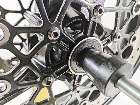 2008 Suzuki GSXR600 Front Wheel Rim 17x3.5 & Brake Rotor Discs 54111-37H00-019 {{ shop.shopifyCountryName }} - Mototech271