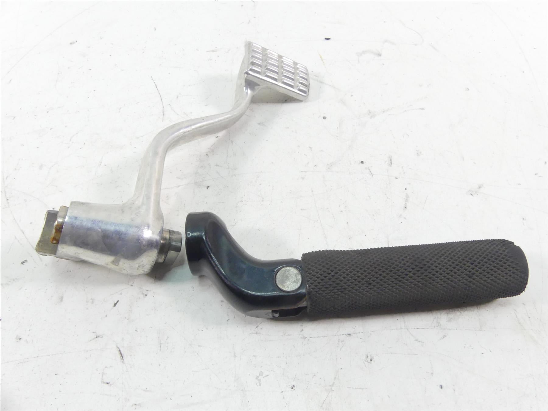 2013 Harley VRSCDX Night Rod Special Right Front Footpeg Brake Pedal 44738-06 {{ shop.shopifyCountryName }} - Mototech271