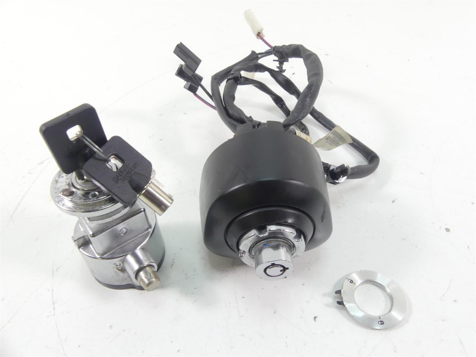 2016 Harley FXDL Dyna Low Rider Ignition Switch Steering Key Lock Set 71475-06B {{ shop.shopifyCountryName }} - Mototech271