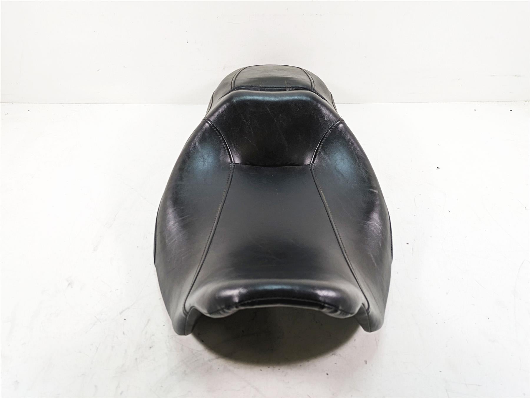 2010 Harley Touring FLHTCU Electra Glide Driver Seat Saddle - No Tears 52320-11 {{ shop.shopifyCountryName }} - Mototech271