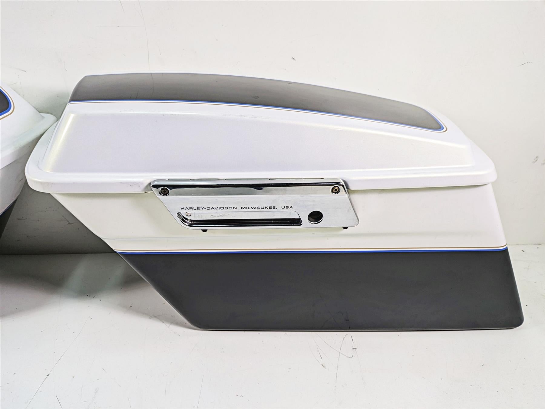 2008 Harley FLHTCU Electra Glide Left Right Saddlebag Saddle Bag Set 90752-93 {{ shop.shopifyCountryName }} - Mototech271