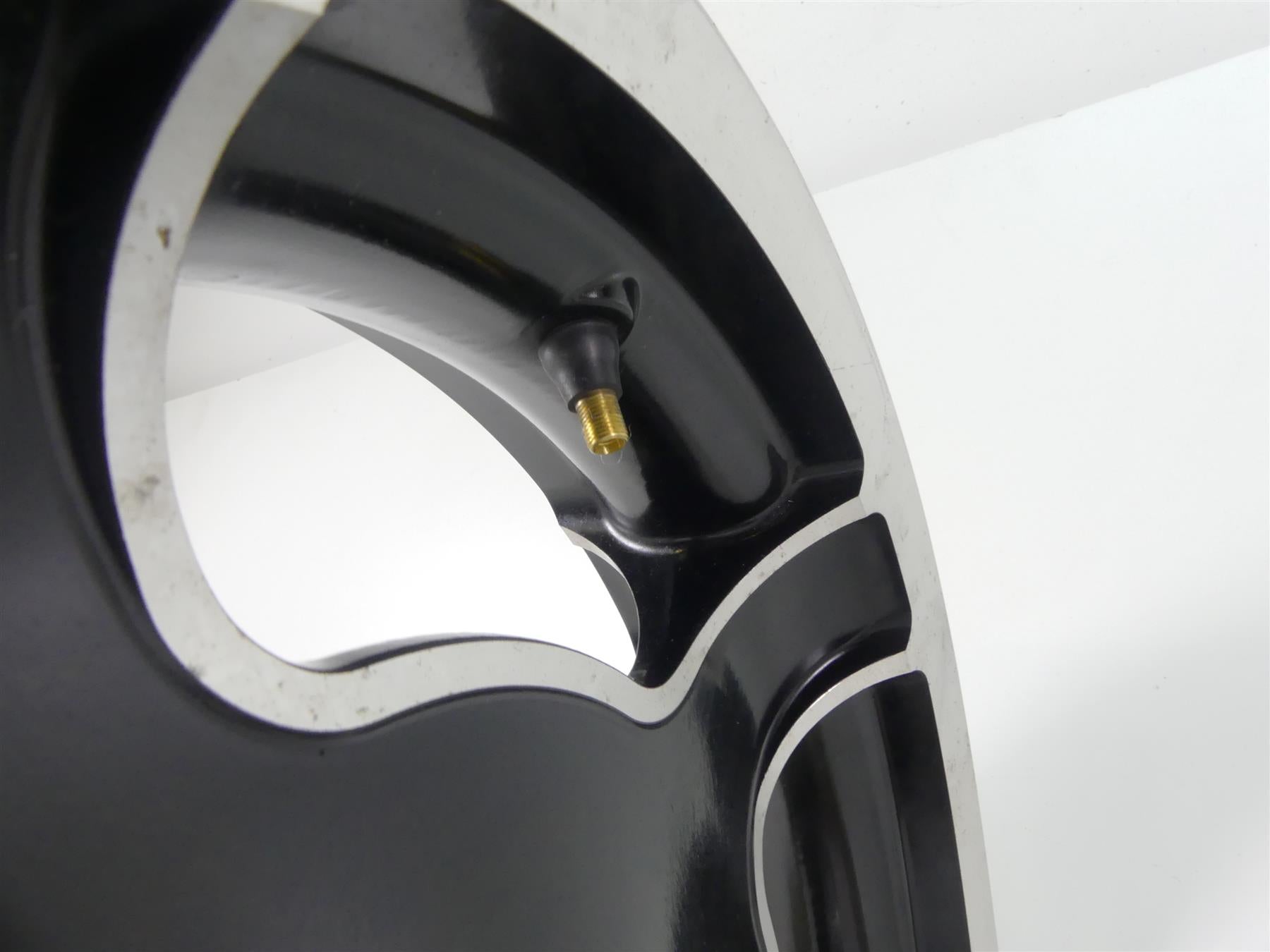 2012 Harley Touring FLHX Street Glide Front 18x3.5 Wheel Rim -Read 47871-10 {{ shop.shopifyCountryName }} - Mototech271