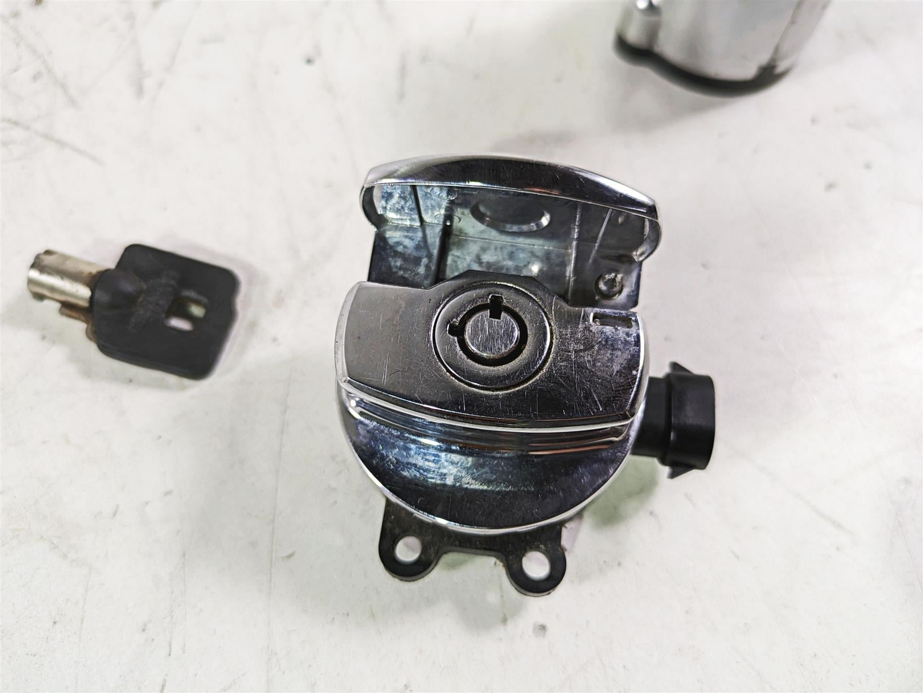 2013 Harley FXDWG Dyna Wide Glide Ignition Switch + Steering Lock