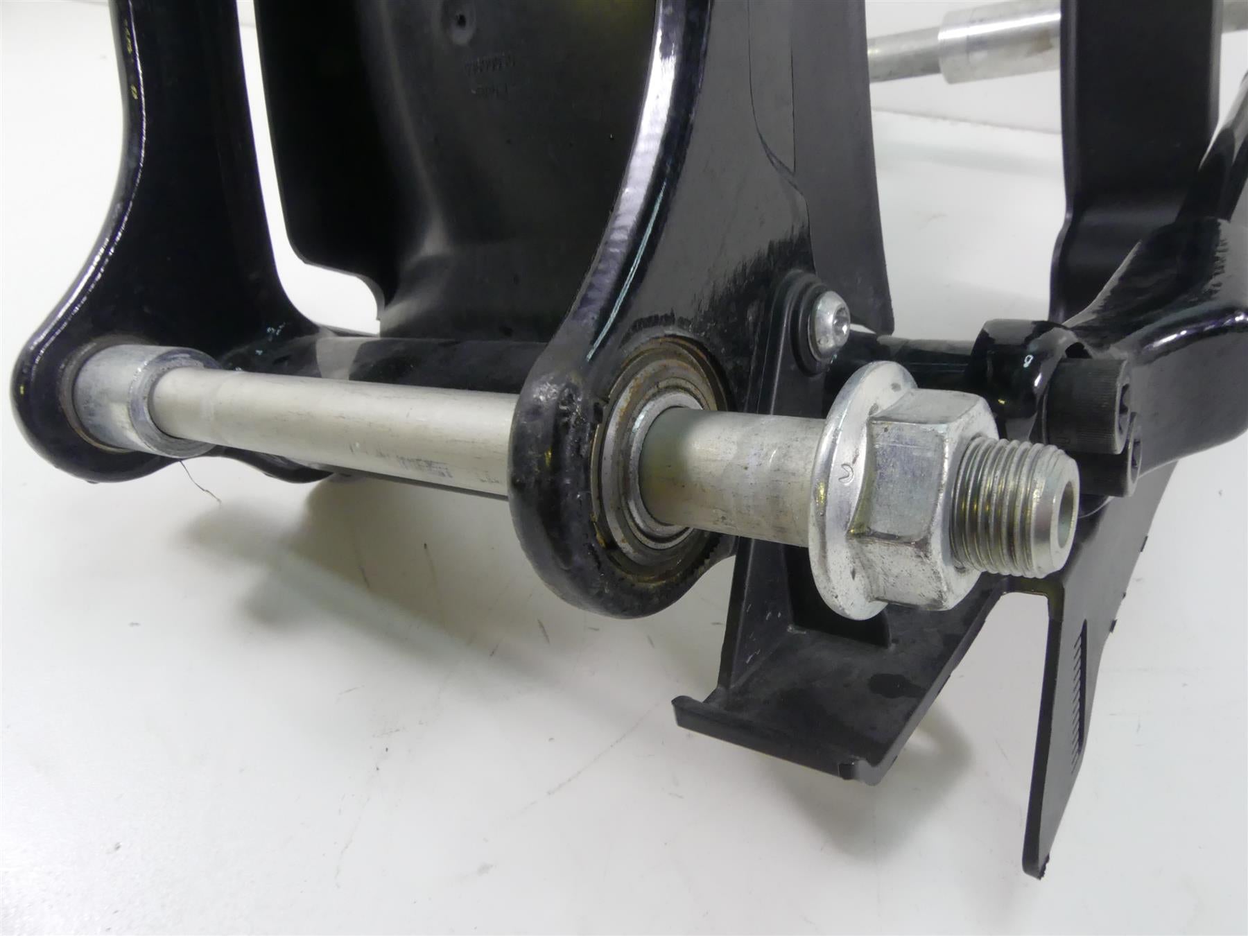 2019 Harley FLHC Softail Heritage Rear Swingarm Swing Arm + Axle 47400099BHP {{ shop.shopifyCountryName }} - Mototech271