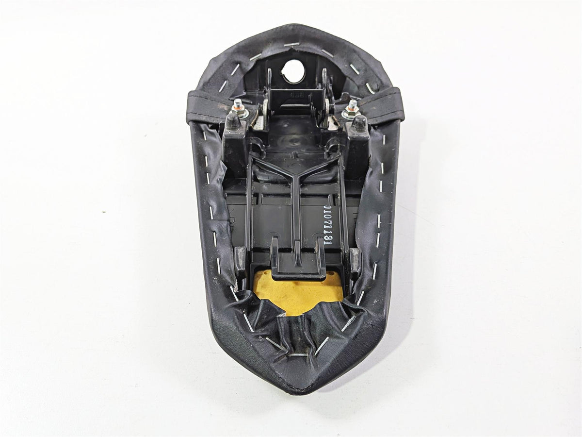 2025 Yamaha YZF R7 Nice Rear Passenger Seat Saddle Pillion BEB-24750-00-00 {{ shop.shopifyCountryName }} - Mototech271