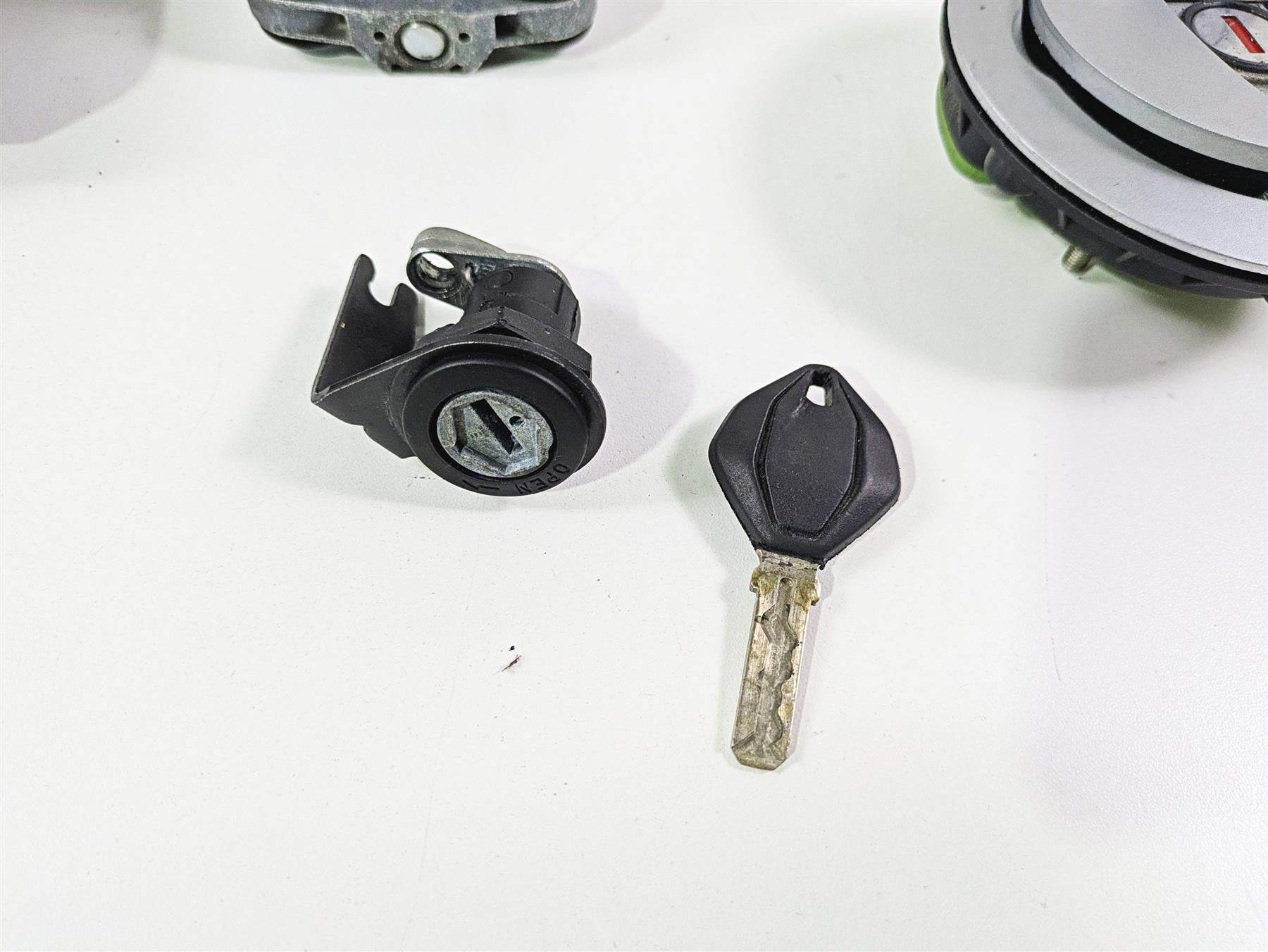2022 Ducati Streetfighter V2 Ignition Switch Key Lock Cdi Module Set 28642751E {{ shop.shopifyCountryName }} - Mototech271