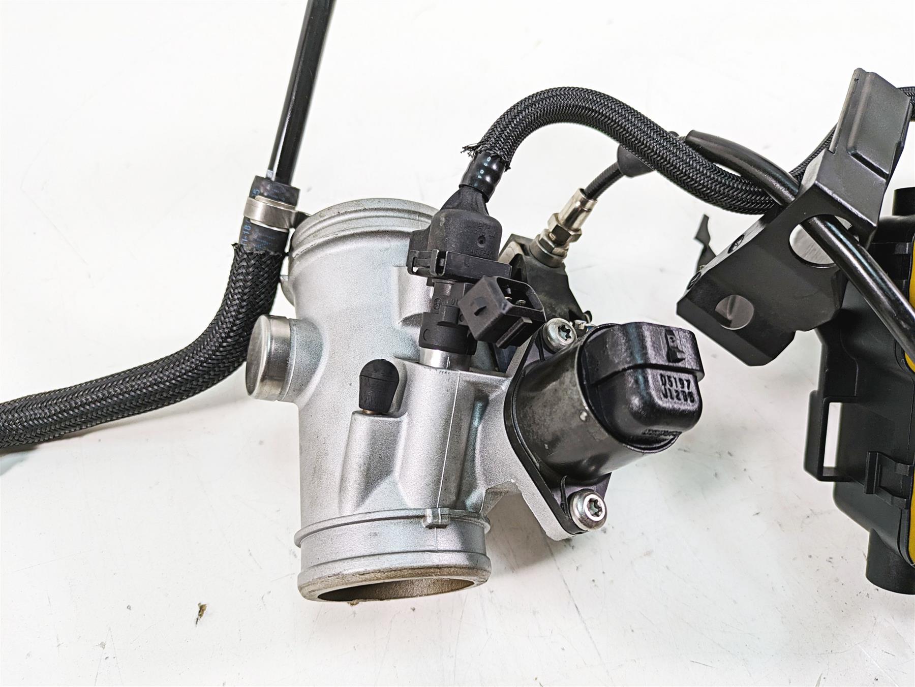 2007 BMW R1200GS K255 Adv Throttle Body Bodies Set & Cables - Read 13547672731 {{ shop.shopifyCountryName }} - Mototech271