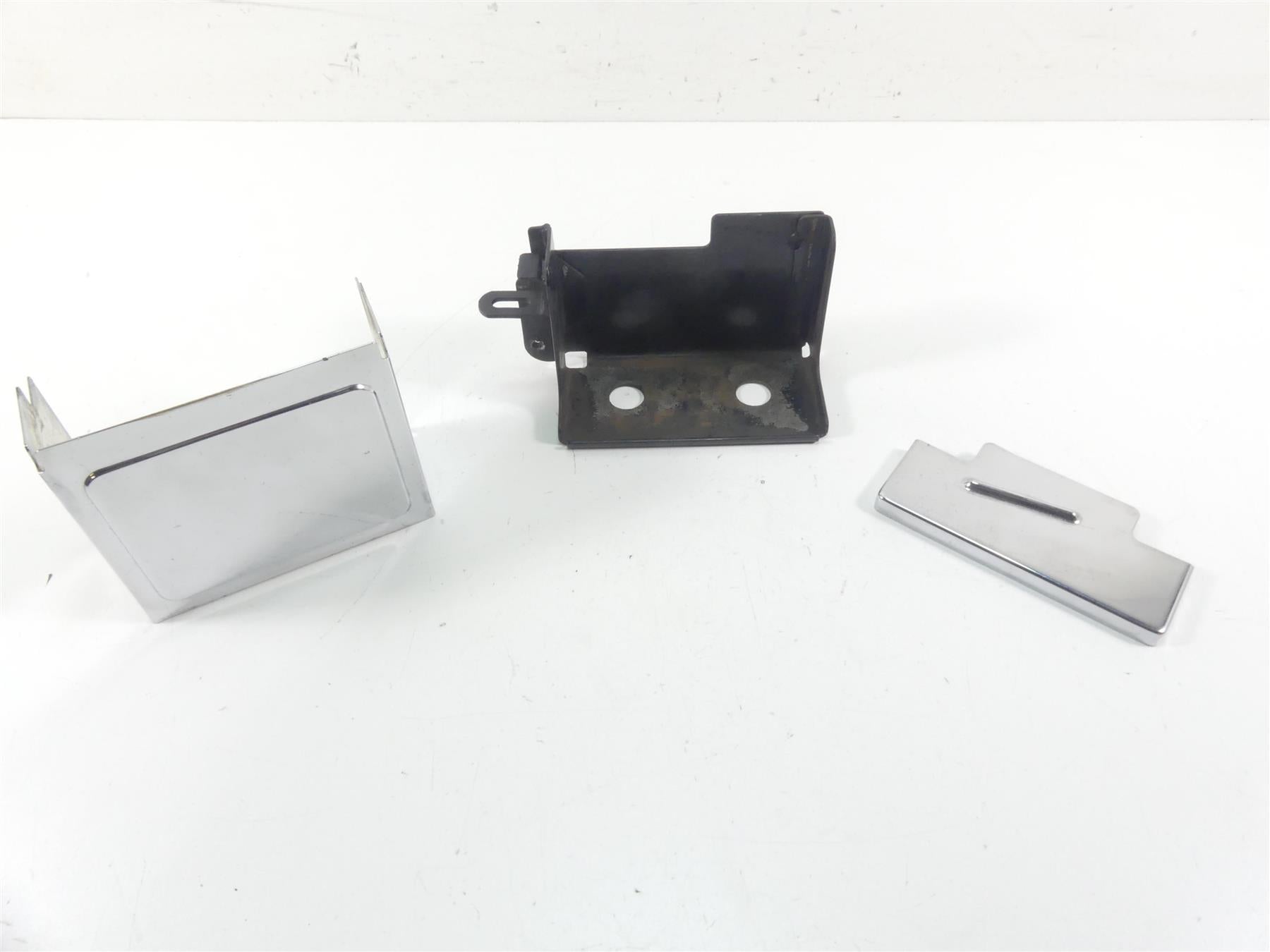 2005 Harley Dyna FXDLI Low Rider Battery Tray Holder Chrome Cover Lid 66375-97 {{ shop.shopifyCountryName }} - Mototech271