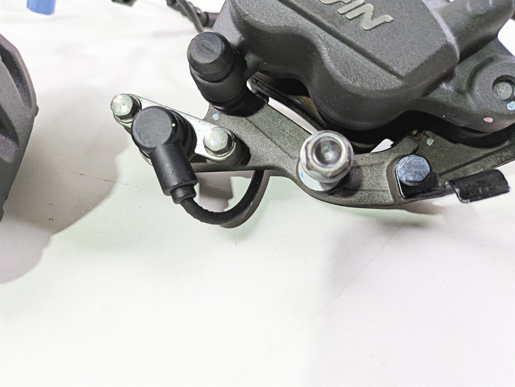 2016 Honda CBR650 F Front Brake Caliper Set - Nissin 45250-MJE-D11 45150-MJE-D01 {{ shop.shopifyCountryName }} - Mototech271