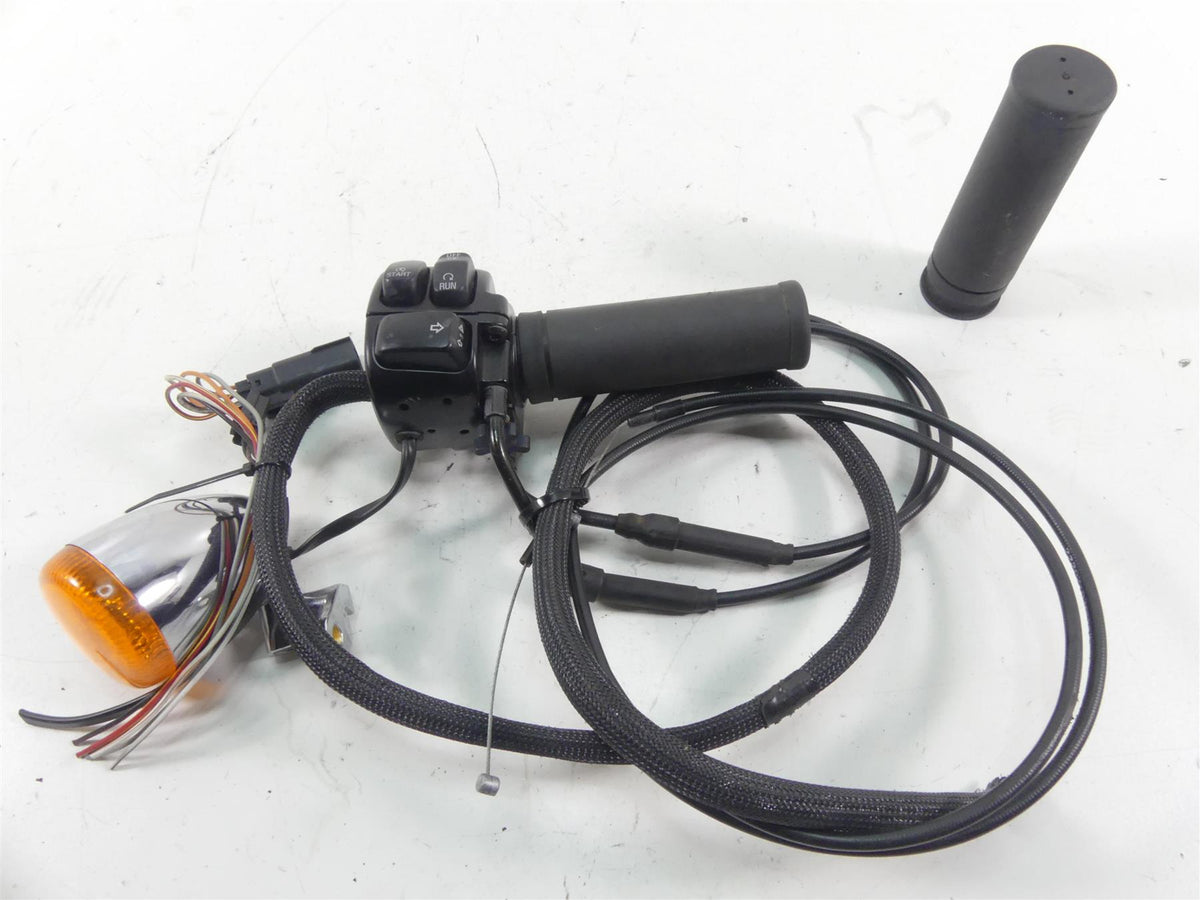 2010 Harley FXDWG Dyna Wide Glide Right Hand Control Switch & Blinker 71684-06A {{ shop.shopifyCountryName }} - Mototech271