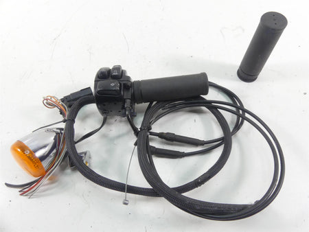 2010 Harley FXDWG Dyna Wide Glide Right Hand Control Switch & Blinker 71684-06A {{ shop.shopifyCountryName }} - Mototech271