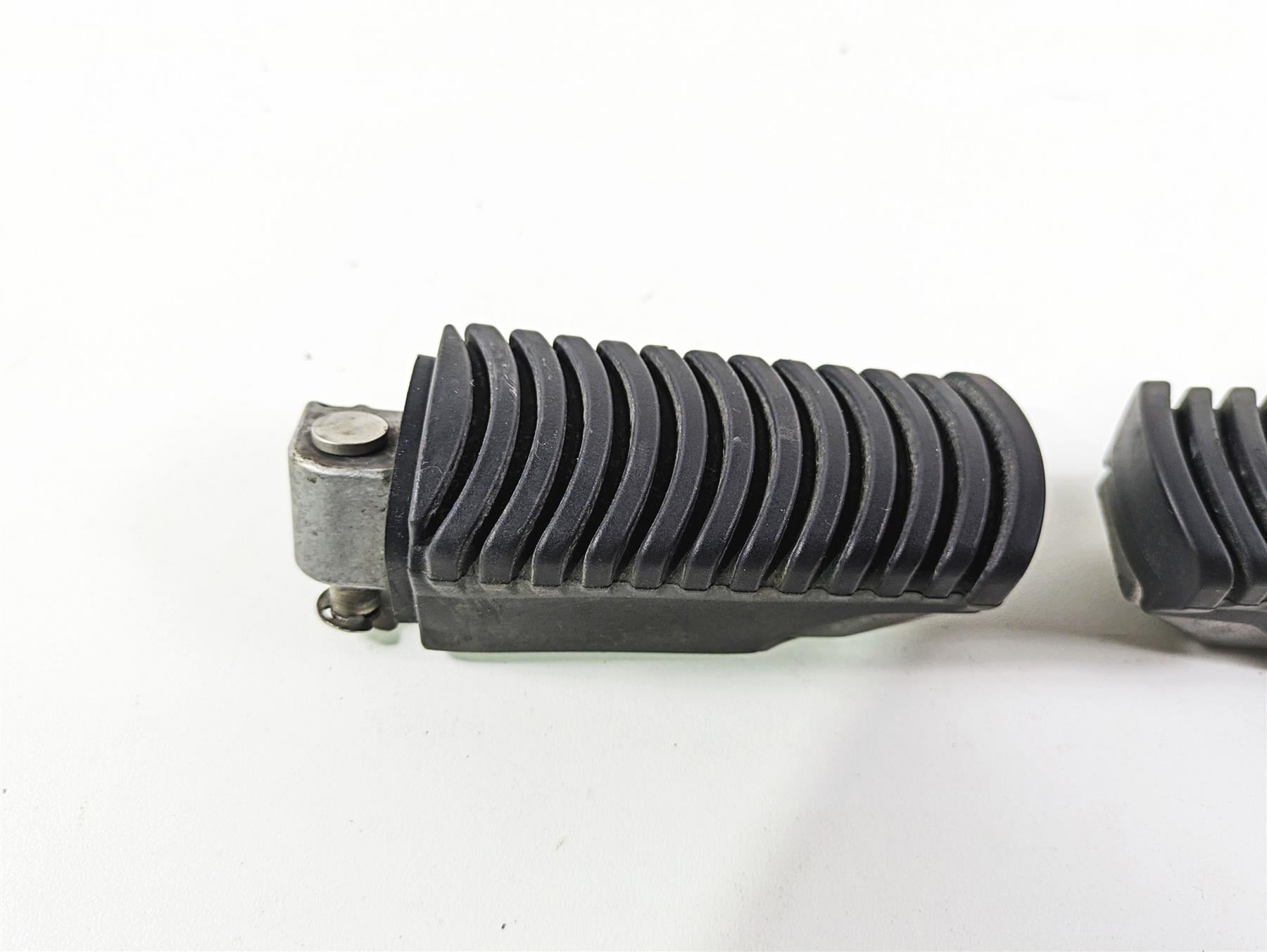 2006 BMW R1200GS K255 Adv Rear Passenger Footpeg Foot Peg Set - Read 46717664225 {{ shop.shopifyCountryName }} - Mototech271
