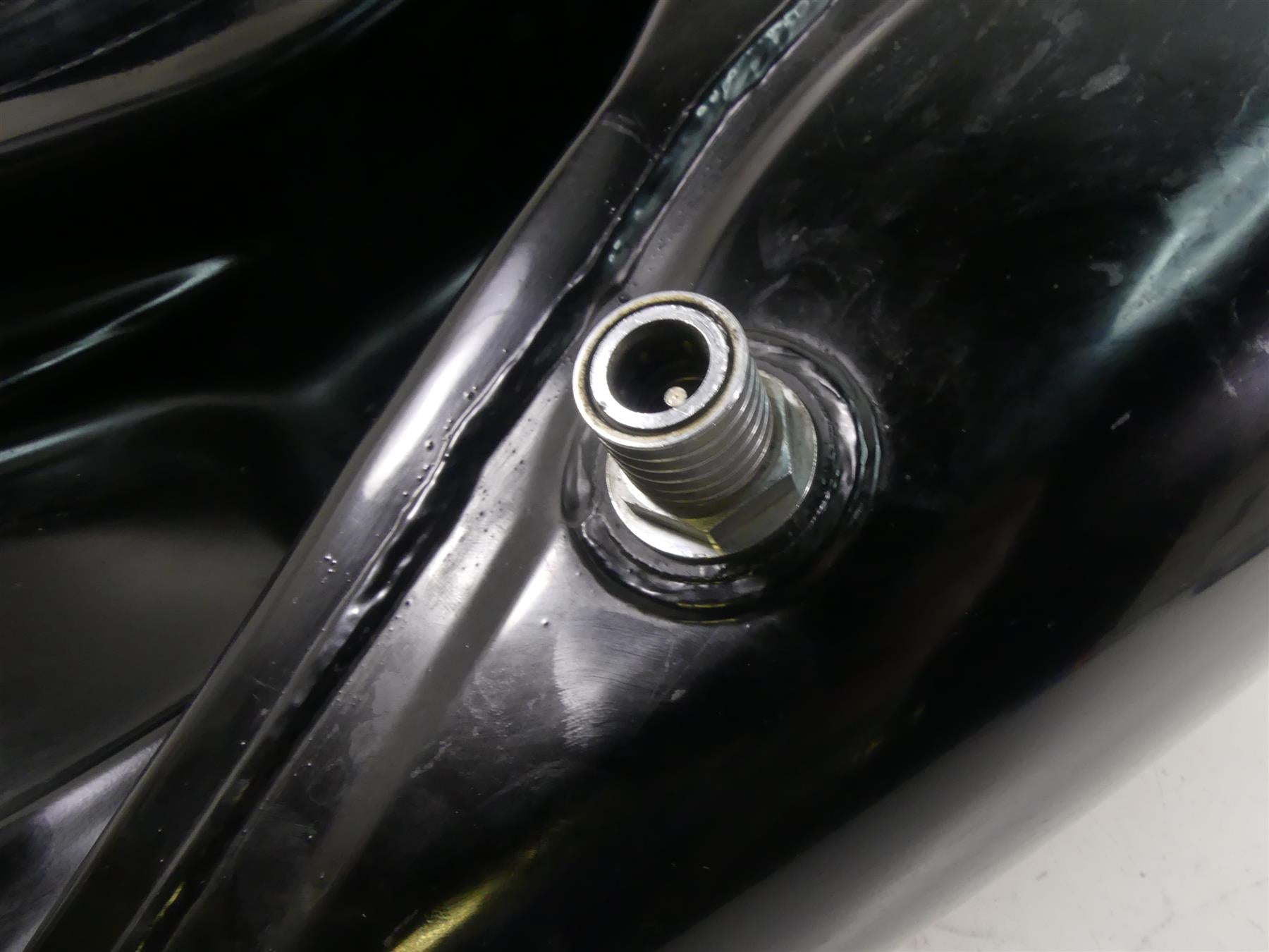2014 Harley Touring FLHXS Street Glide Sp Fuel Gas Petrol Tank - Dented 61356-08 {{ shop.shopifyCountryName }} - Mototech271