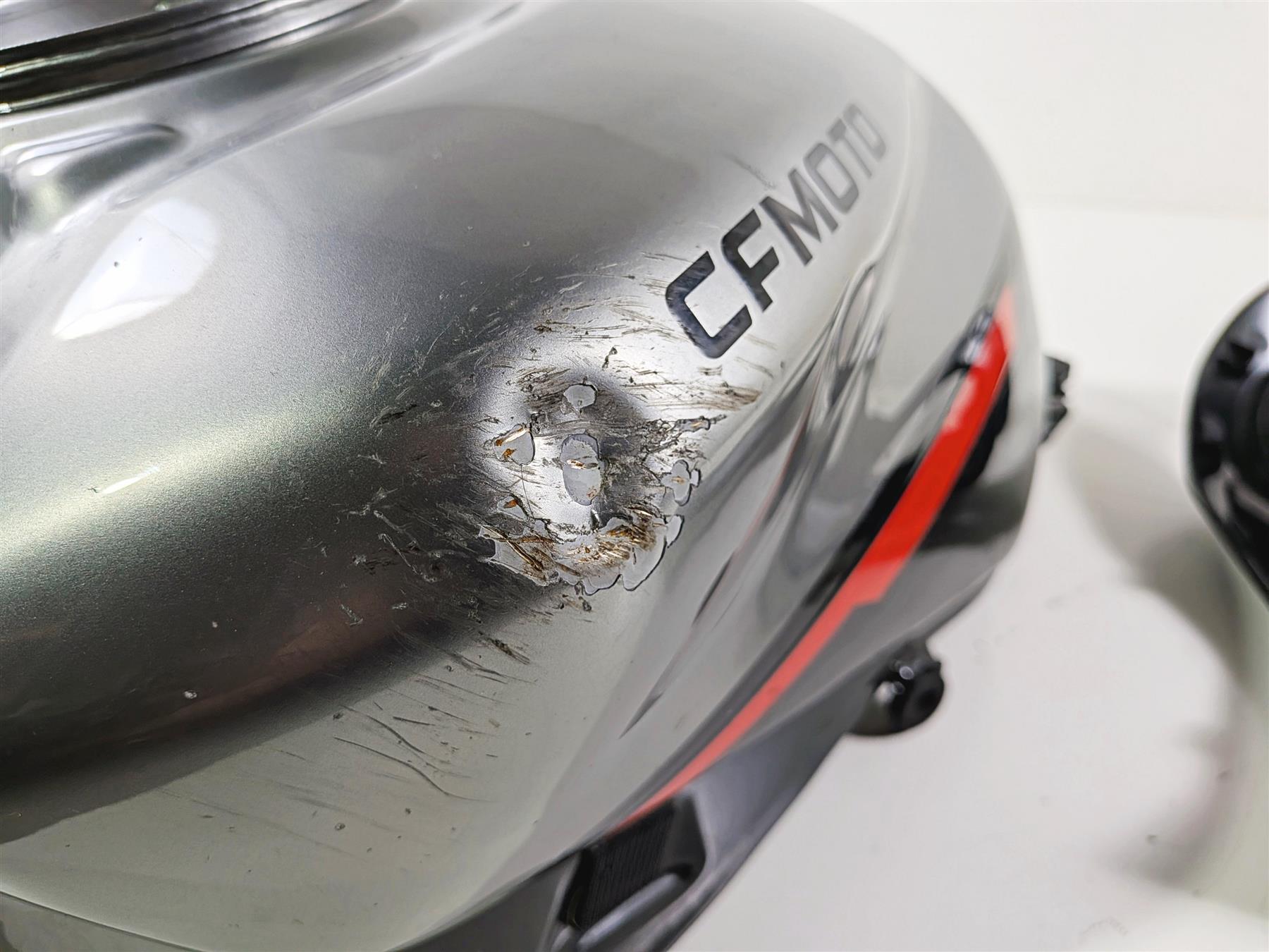 2025 CFMoto 450 SS Fuel Gas Tank + Upper Cover - Dent 6AQV-122000-1301-11 {{ shop.shopifyCountryName }} - Mototech271