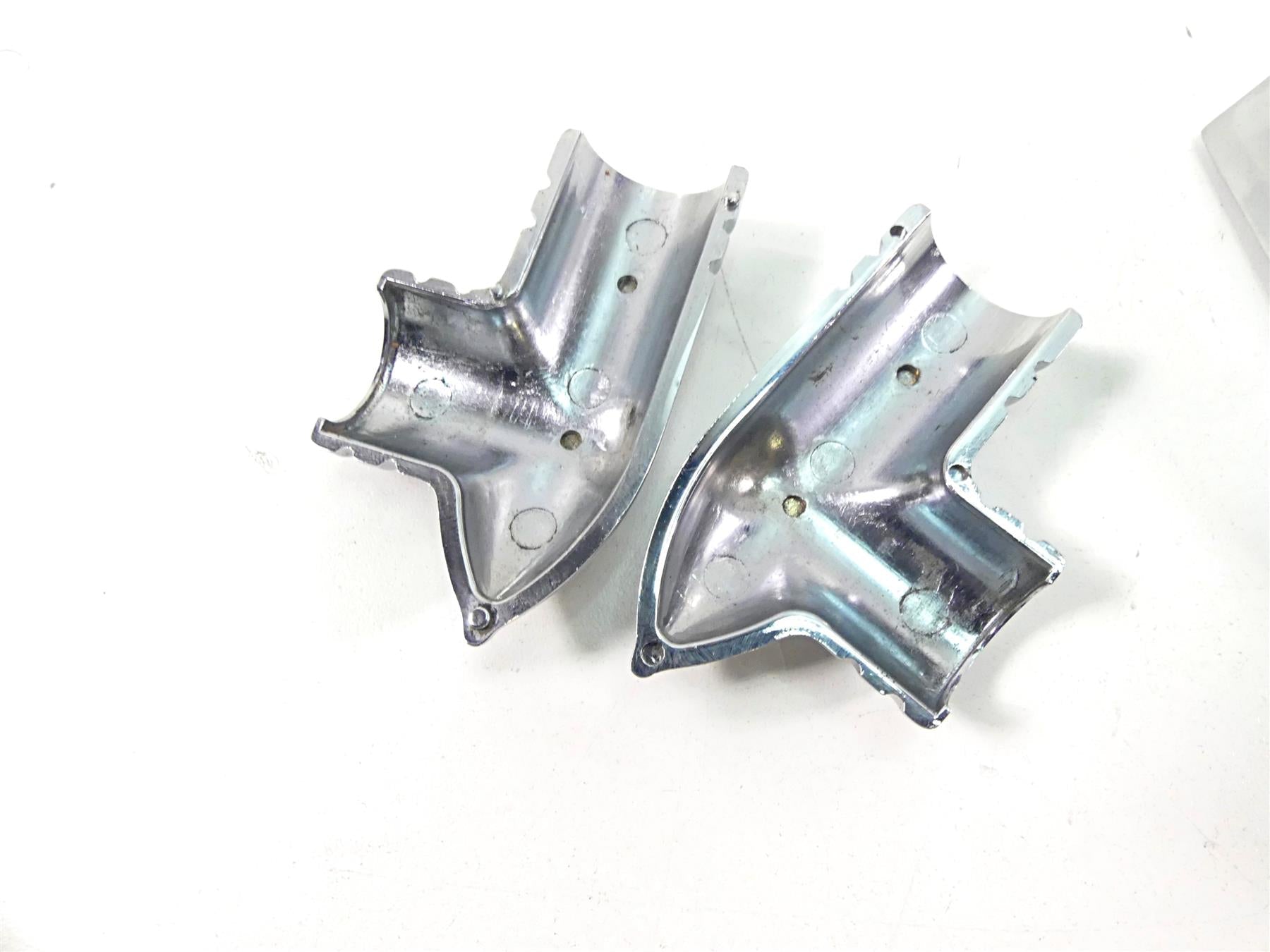 2007 Harley Touring FLHRSE CVO Road King Kuryakyn Chrome V Horn Cover 8128 {{ shop.shopifyCountryName }} - Mototech271