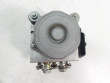 Load image into Gallery viewer, 2014 Harley Touring FLHX Street Glide Bosch Abs Brake Pump Module 41100013A
