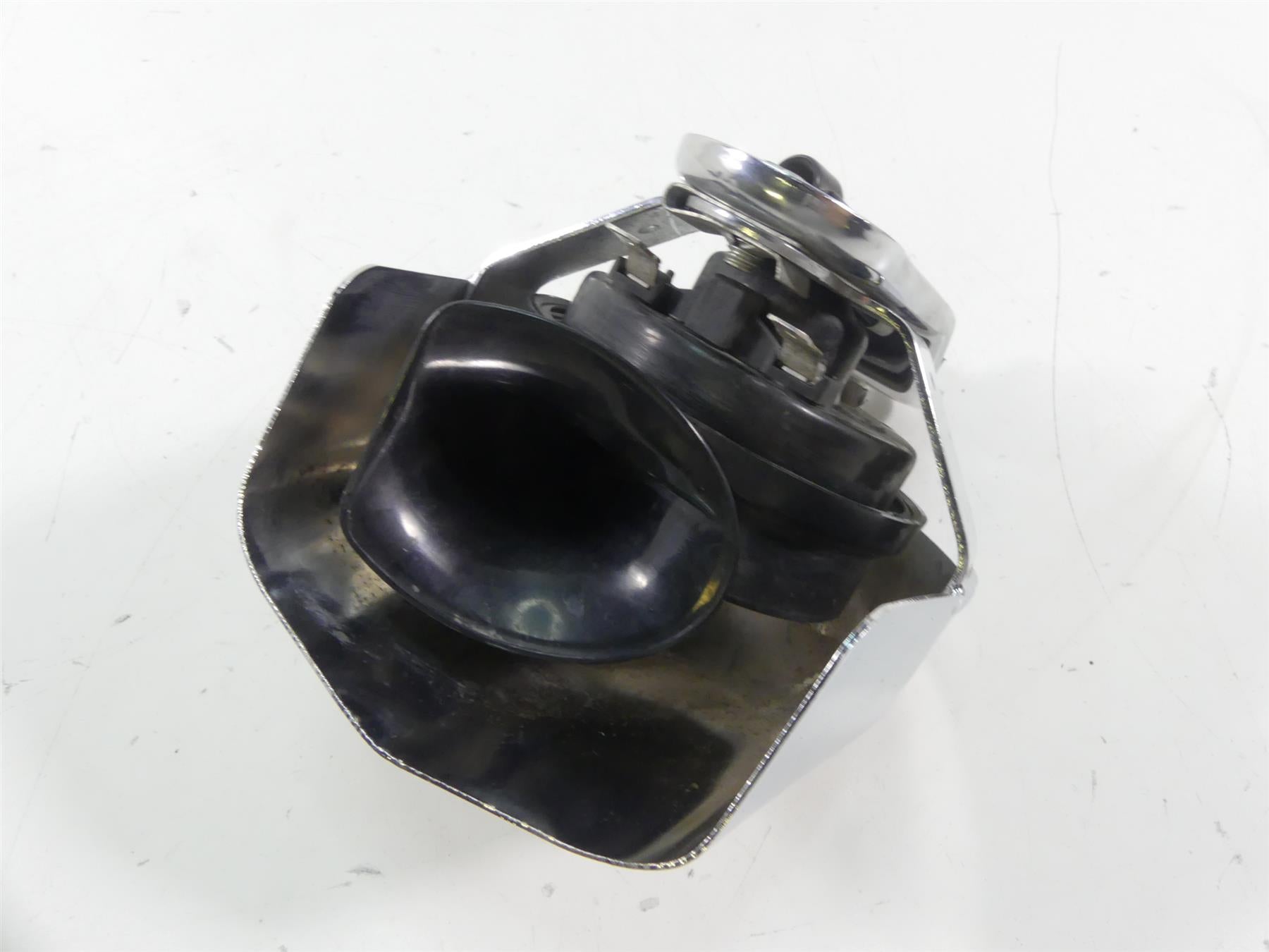 2007 Harley Touring FLHTCU SE CVO Electra Glide Horn + Chrome Cover 61300478A {{ shop.shopifyCountryName }} - Mototech271