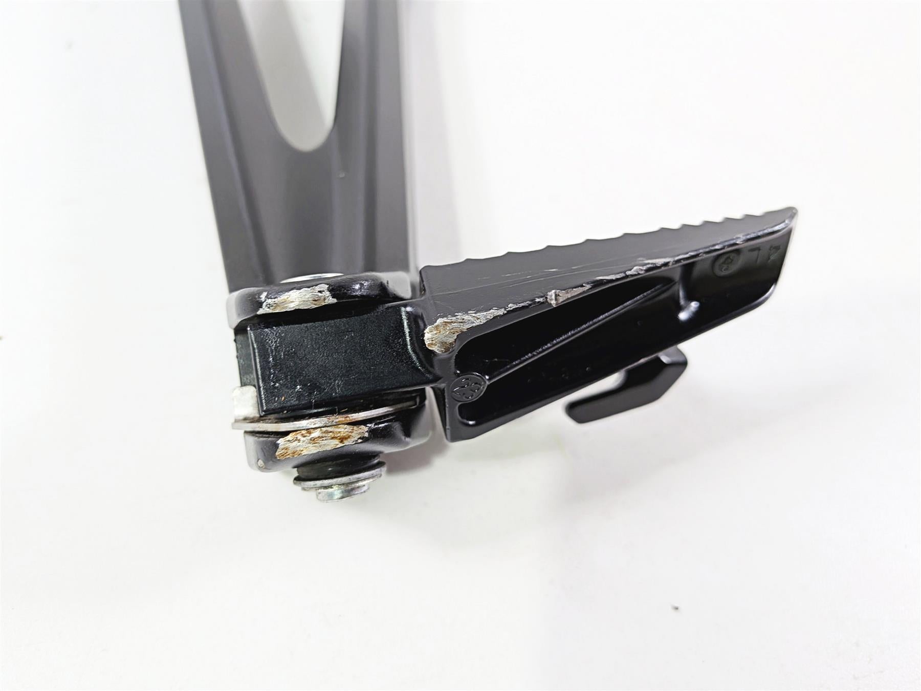 2024 Suzuki GSXR 600 Left Rear Passenger Footpeg Foot Peg Rest Set 43700-14J30 {{ shop.shopifyCountryName }} - Mototech271